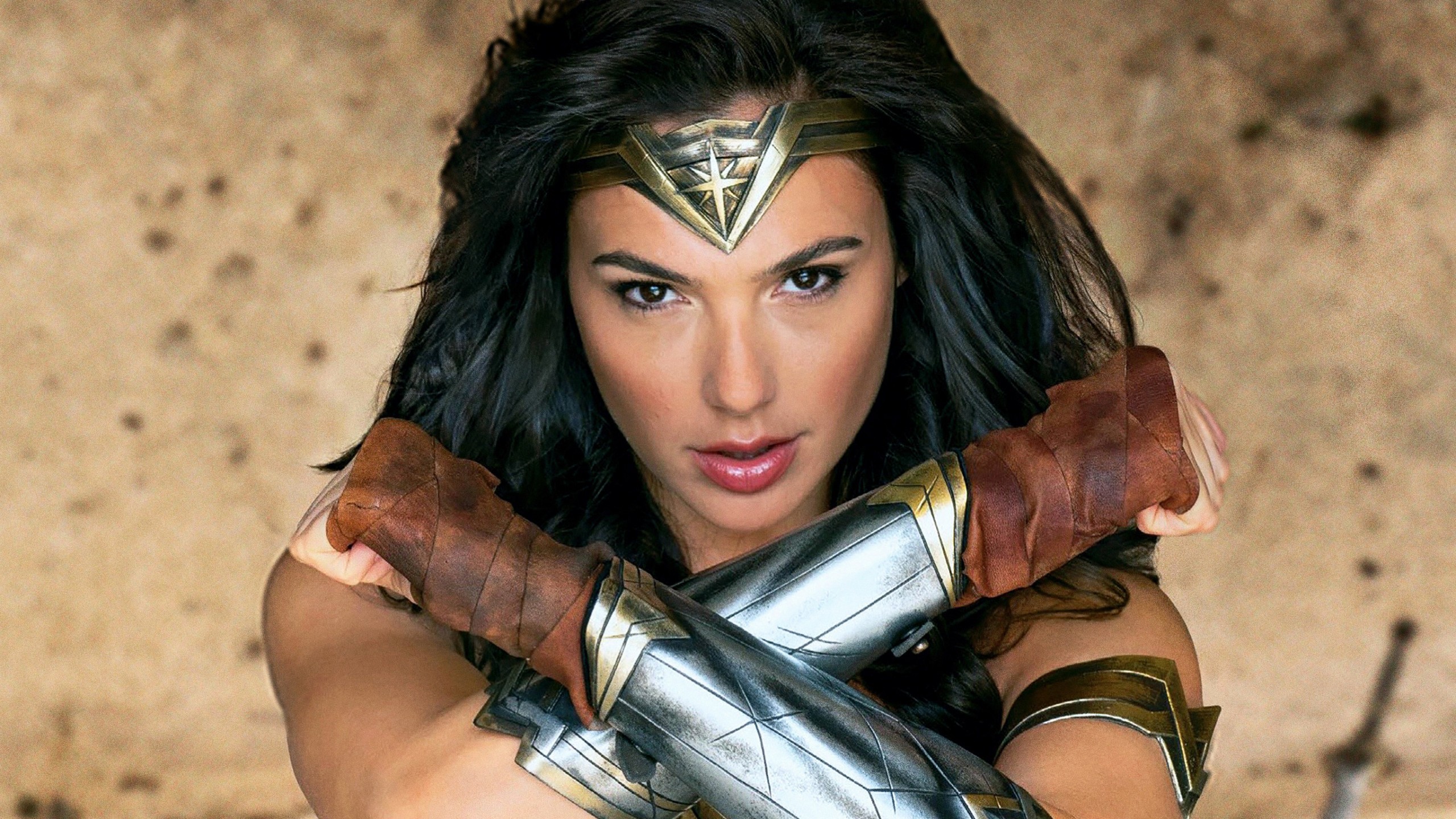 Wonder Woman, Gal Gadot, Bracciali incrociati, Diadema, 2K 1440p, sfondo desktop