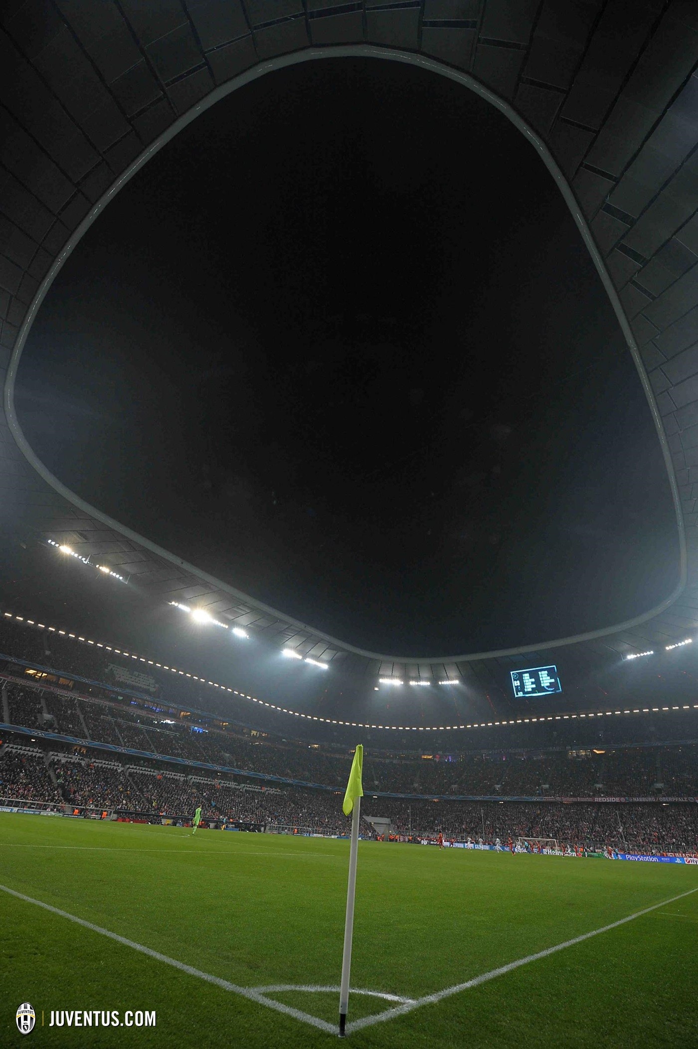 Juventus Stadium, Campo da calcio, Bandierina, Notte, Full HD, sfondo verticale per cellulare