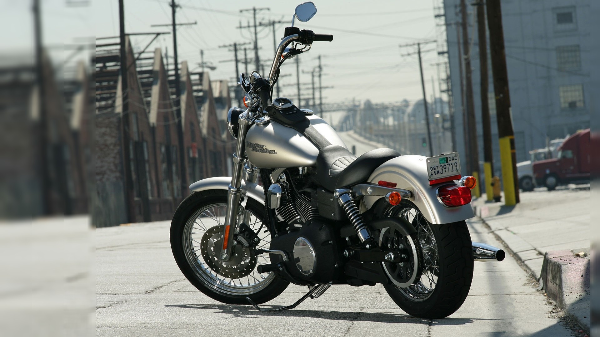 Harley-Davidson Dyna, Harley-Davidson, Strada industriale, Argento, Pali della luce, sfondo desktop