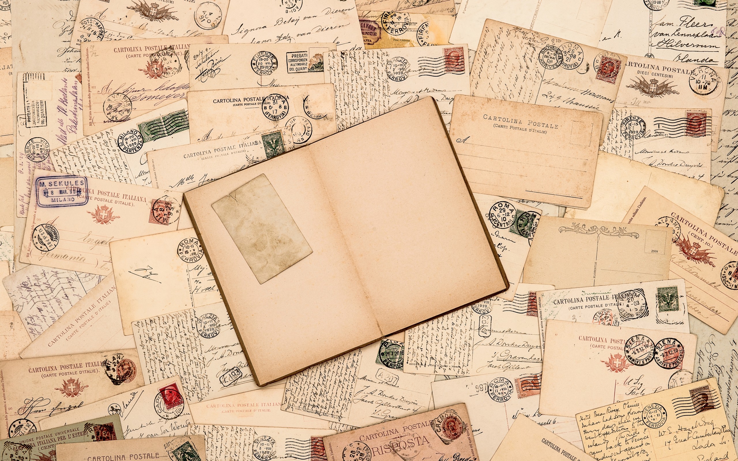 Cartoline d'epoca, Libro aperto, Francobolli, Lettere, 2560x1600, sfondo MacBook Pro