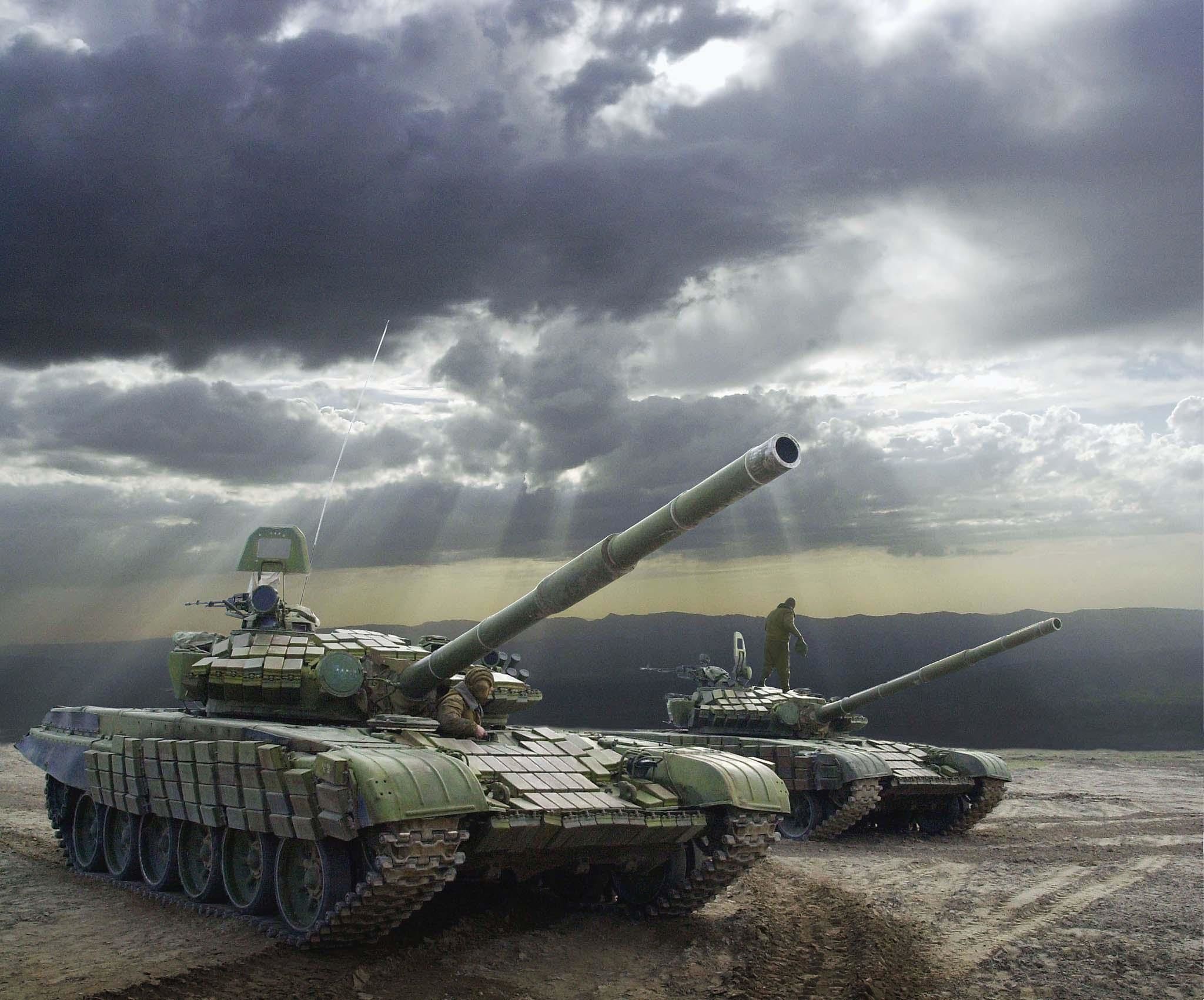 T-72, Carri armati, Cielo tempestoso, Raggi di sole, Full HD, sfondo desktop