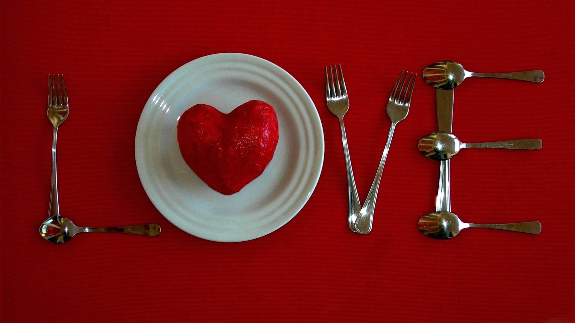Scritta Love, Posate, Cuore nel piatto, Sfondo rosso, 1920x1080, wallpaper desktop