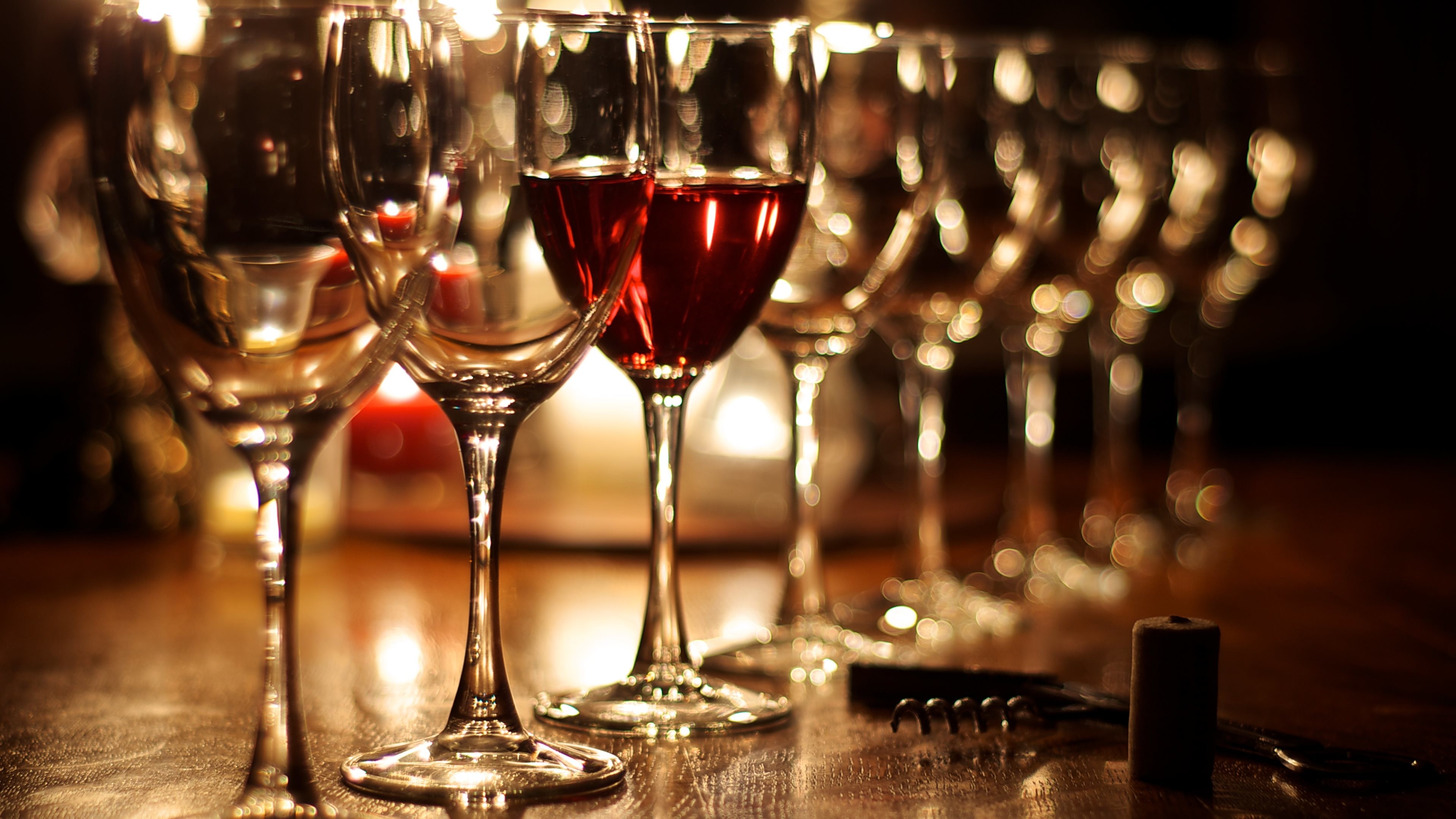 Calici, Vino rosso, Degustazione, Luci calde, Bokeh, 16:9 4K, sfondo widescreen