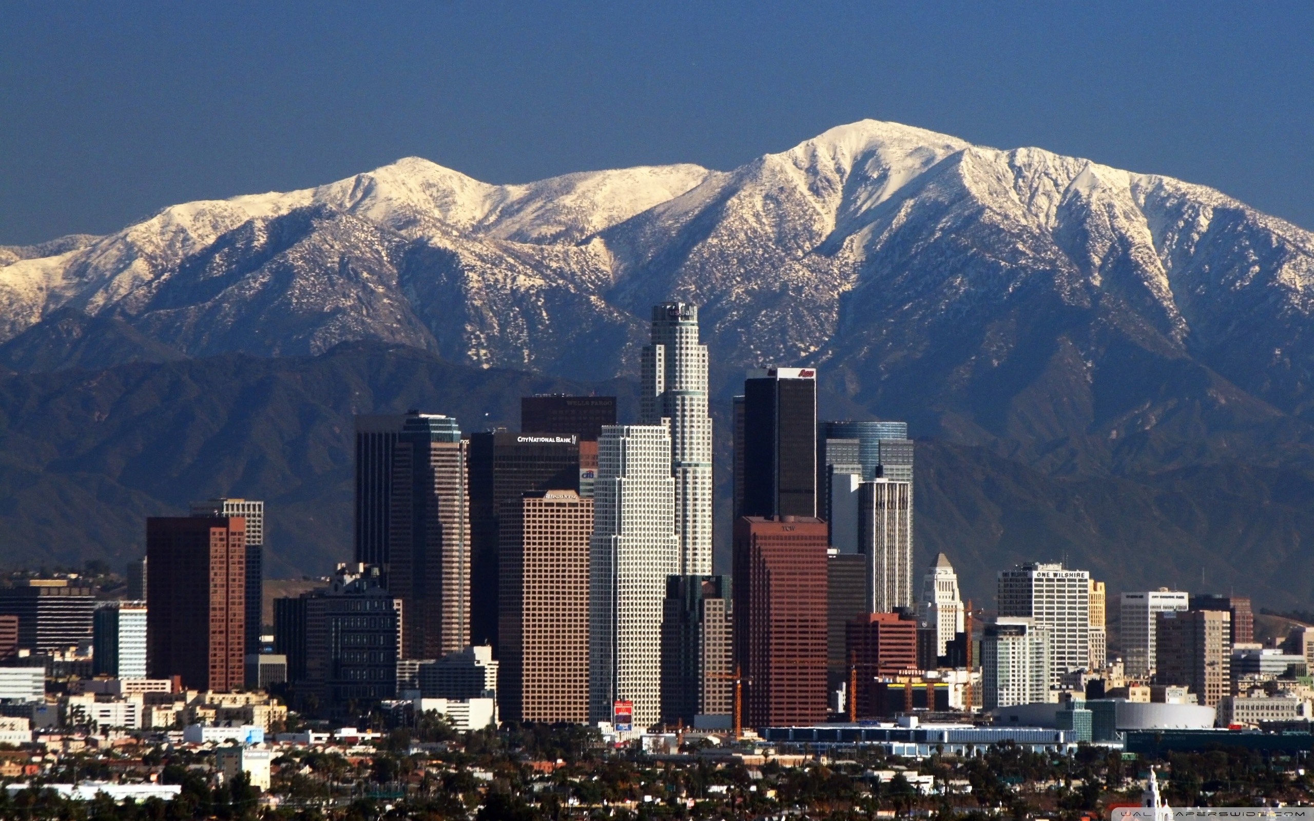 Downtown Los Angeles, Monti San Gabriel, Montagne innevate, Grattacieli, sfondo MacBook Air