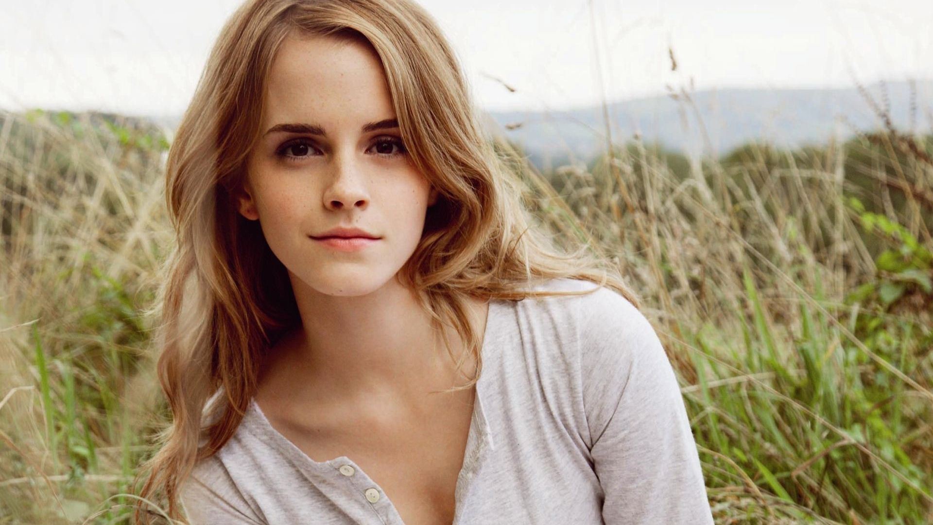 Emma Watson, Prato, Erba alta, 1920x1080, sfondo per PC