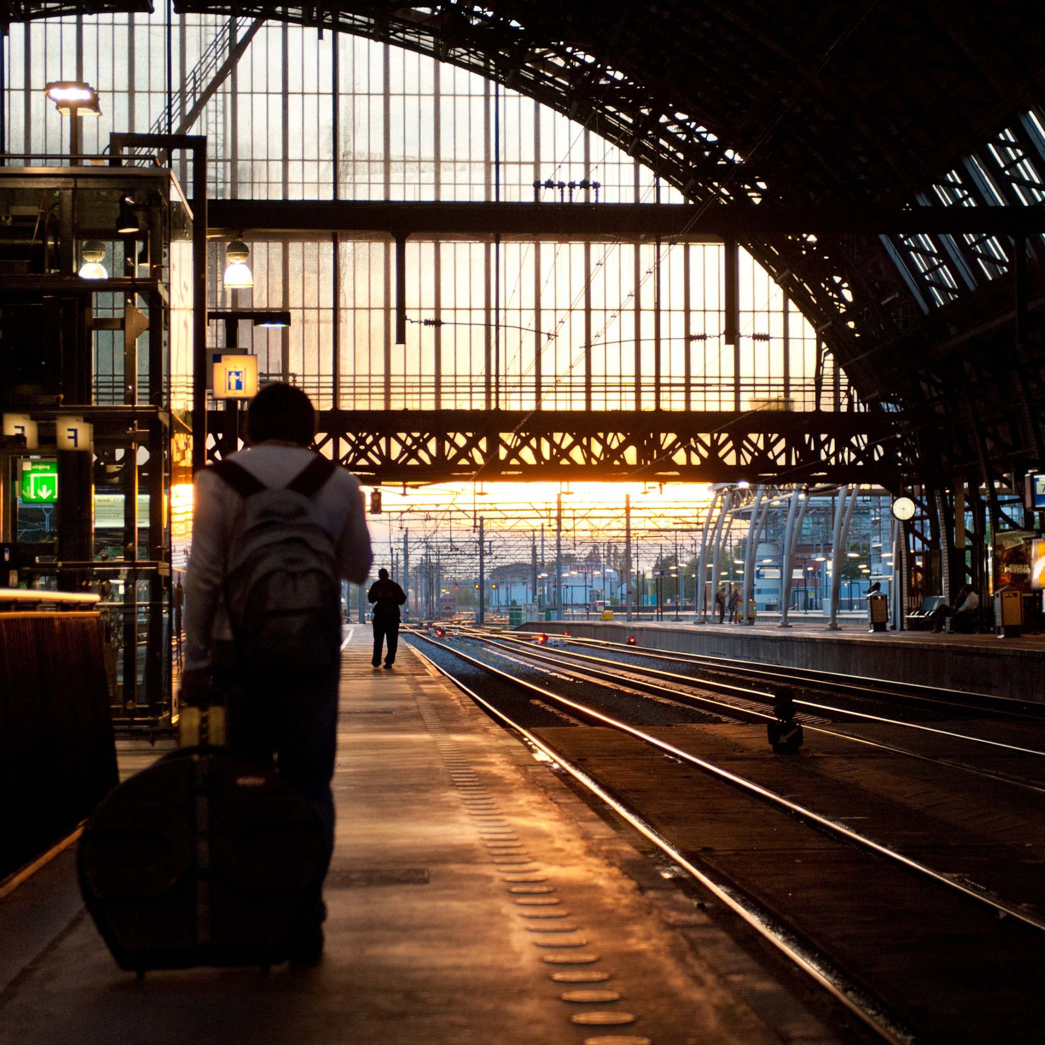 Amsterdam Centraal, Amsterdam, Stazione ferroviaria, Viaggiatore, Controluce, sfondo Full HD