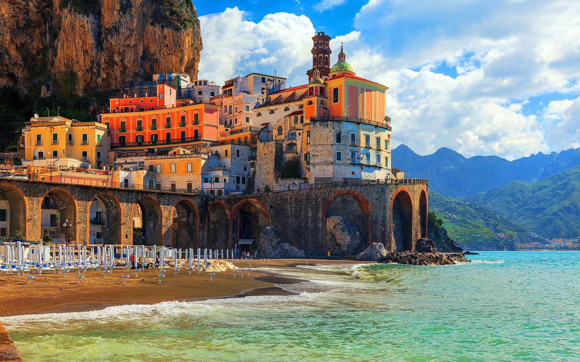 Atrani, Costiera Amalfitana, Italia, Spiaggia, Mare turchese, Villaggio costiero, immagine di sfondo