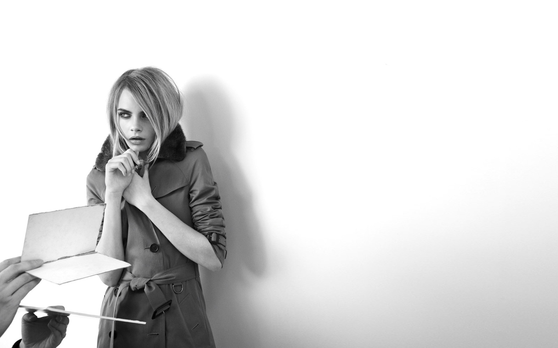 Cara Delevingne, Trench, Bianco e nero, Moda, 16:10 Full HD, sfondo widescreen