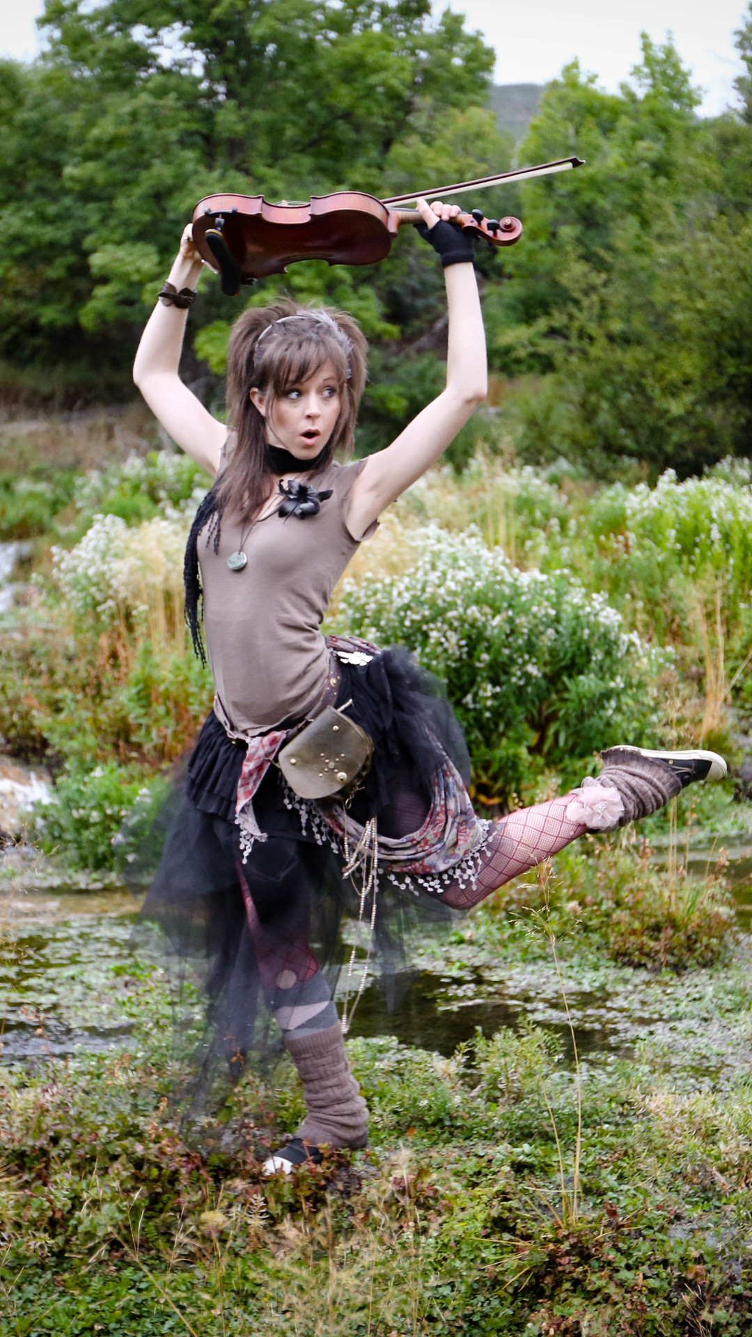 Lindsey Stirling, Violino, Danza, Giardino, Full HD, sfondo verticale per cellulare