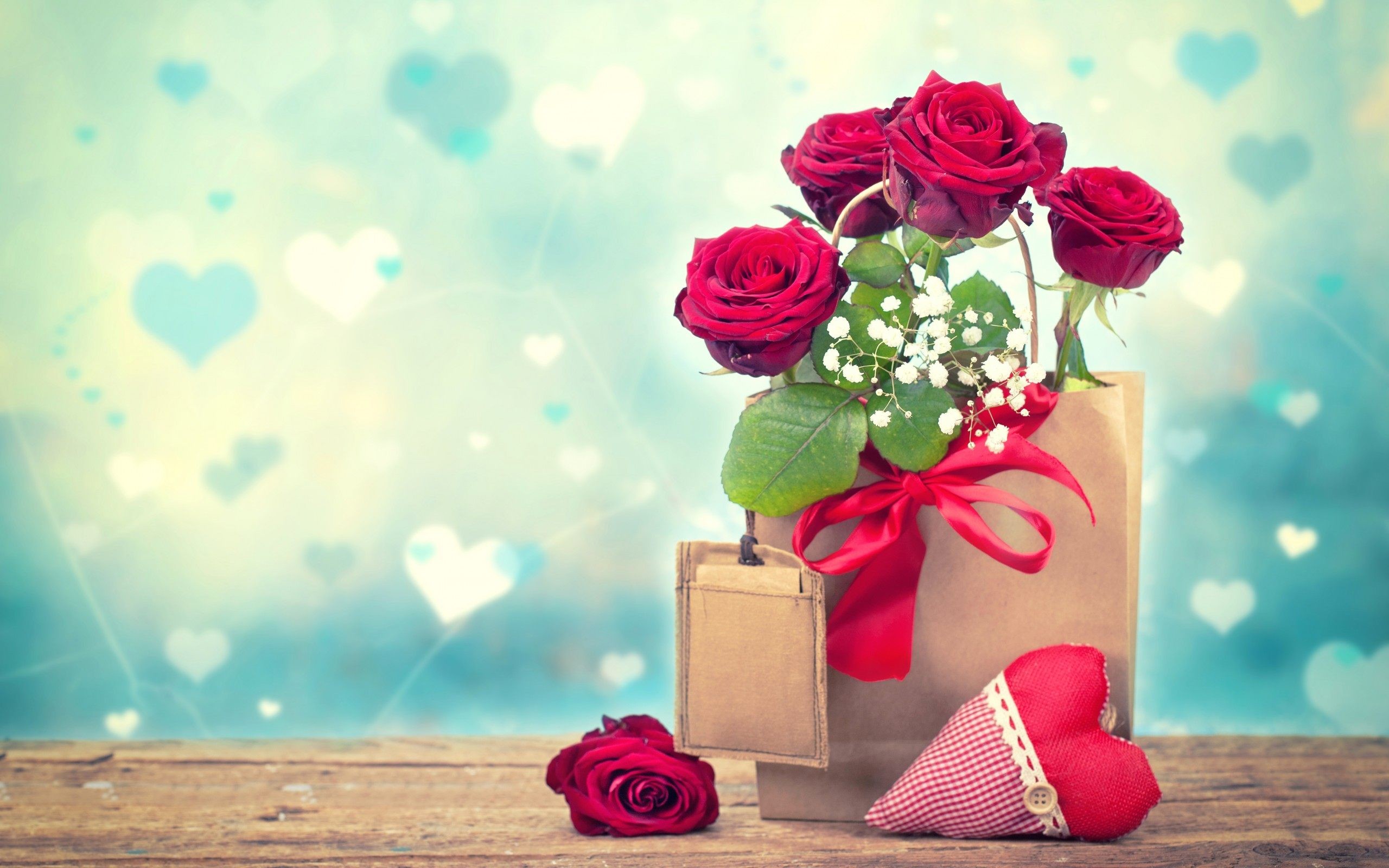 Rose rosse, Regalo, Cuori, San Valentino, Bokeh, 2K, sfondo per PC
