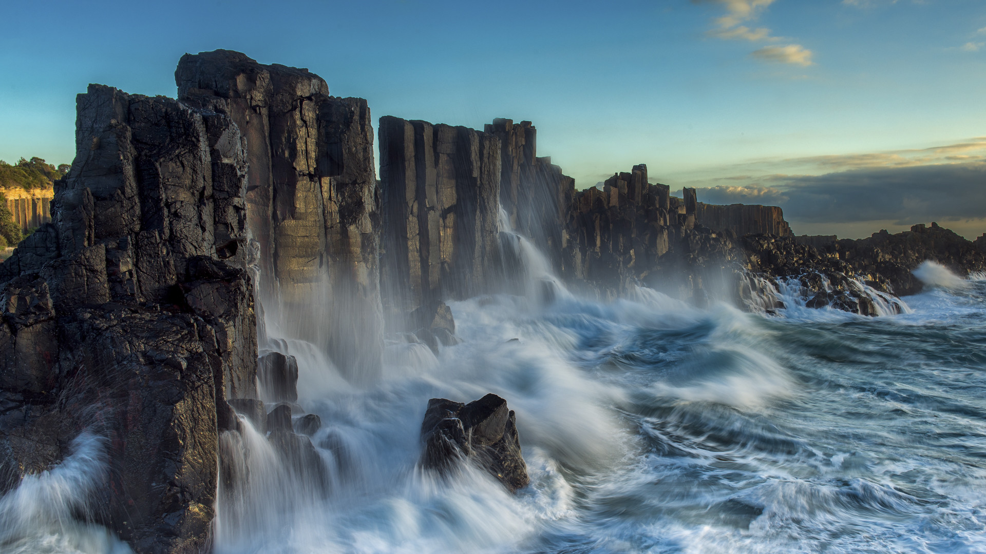 Scogliere, Onde, Mare in tempesta, Full HD, sfondo Windows 10