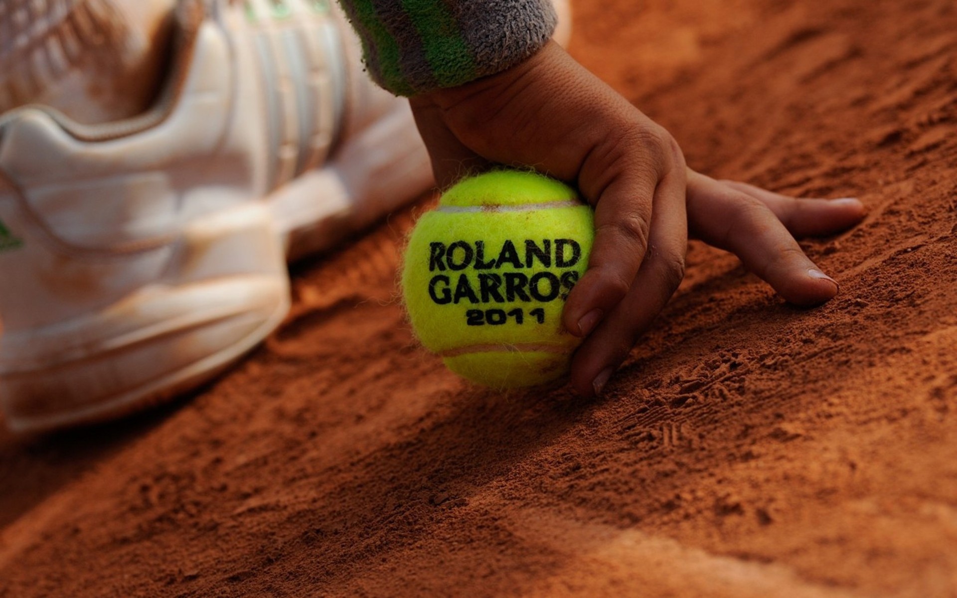 Roland Garros, Pallina da tennis, Terra rossa, Scarpa, 1920x1200, sfondo MacBook Pro