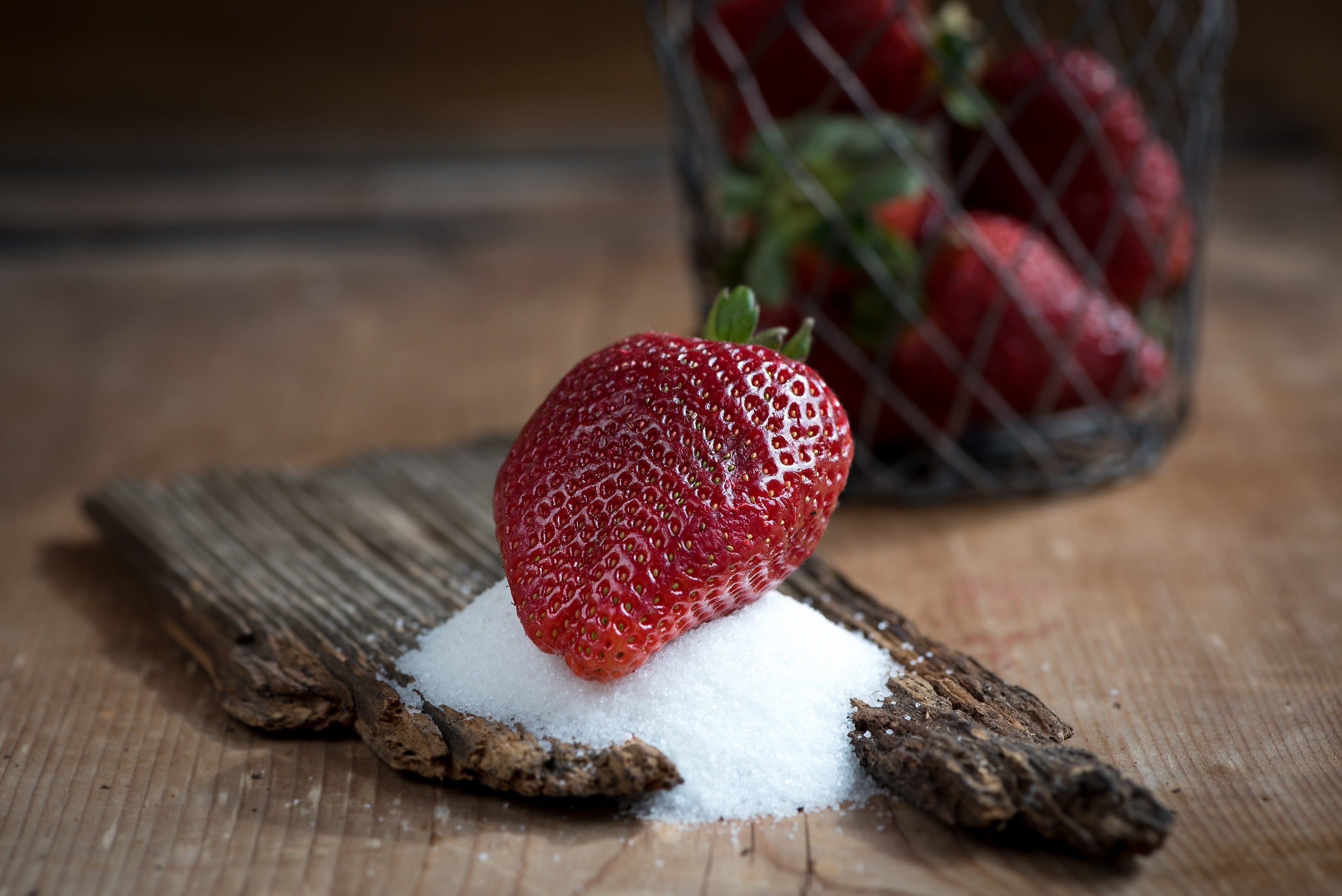 Fragola, Zucchero, Legno, Natura morta, 2K, sfondo per portatile