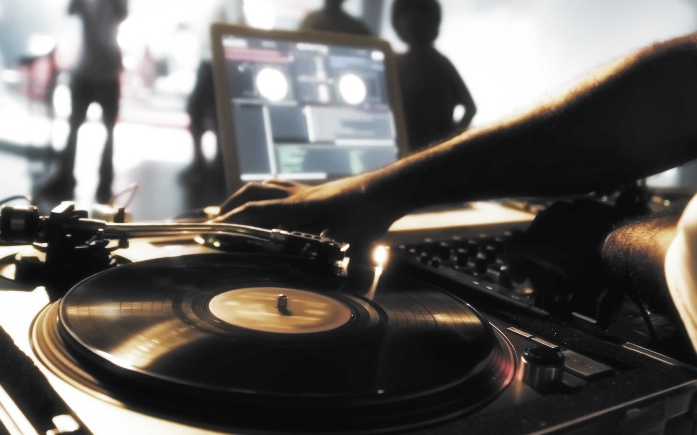 Giradischi, Vinile, Laptop, Mano, 2880x1800, sfondo MacBook Pro