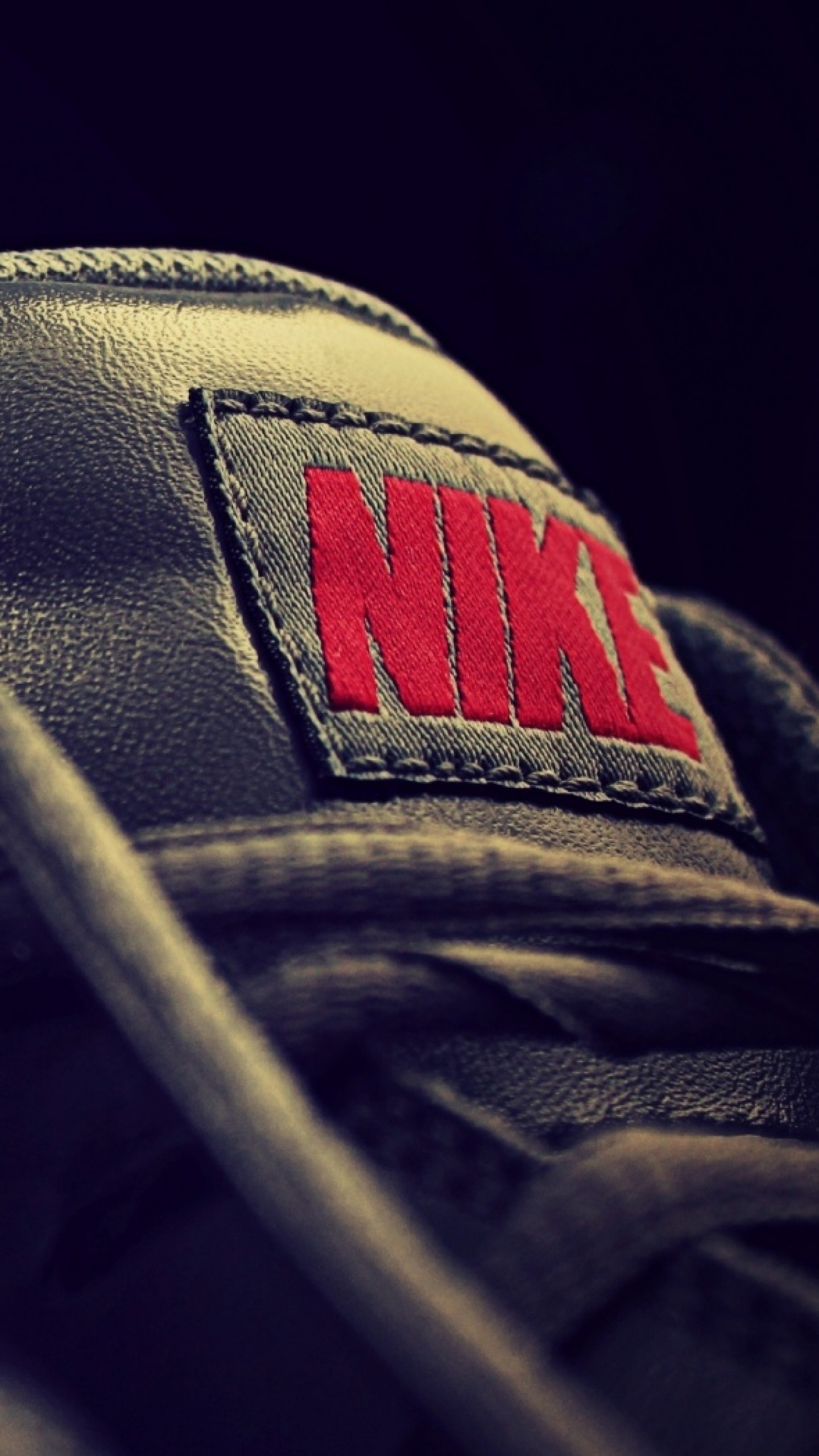 Nike, Scarpa, Logo rosso, Primo piano, QHD+, sfondo verticale per cellulare