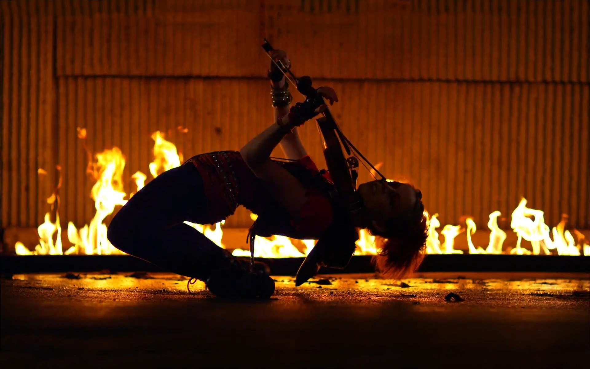 Lindsey Stirling, Violino, Fuoco, Silhouette, Danza, 1920x1200, sfondo MacBook Pro