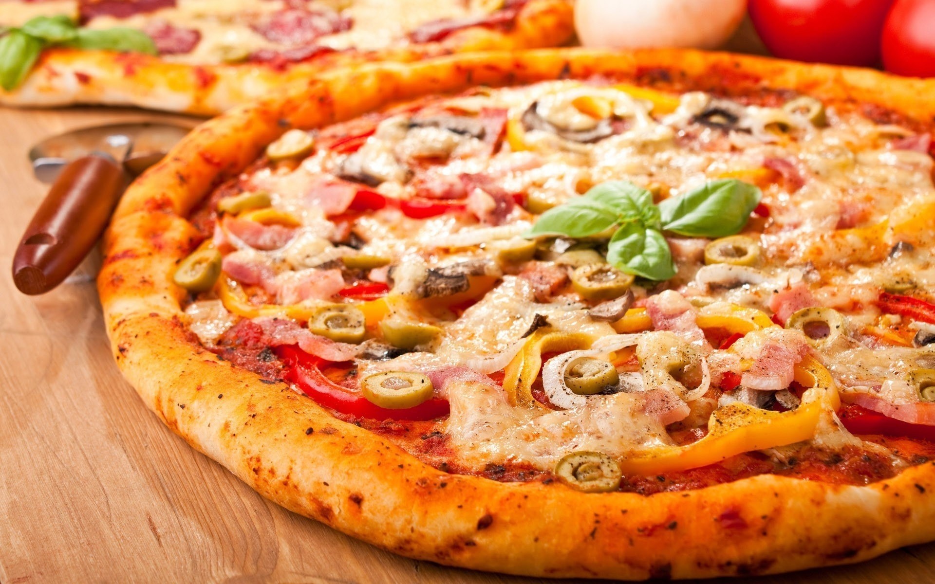 Pizza, Olive, Prosciutto, Basilico, Tagliere, 16:10 Full HD, sfondo widescreen