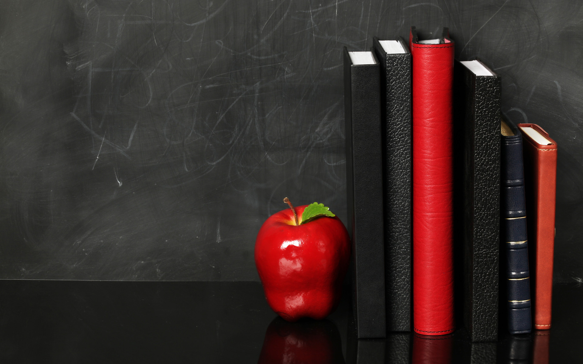 Libri, Mela rossa, Lavagna, Scuola, 1920x1200, wallpaper desktop