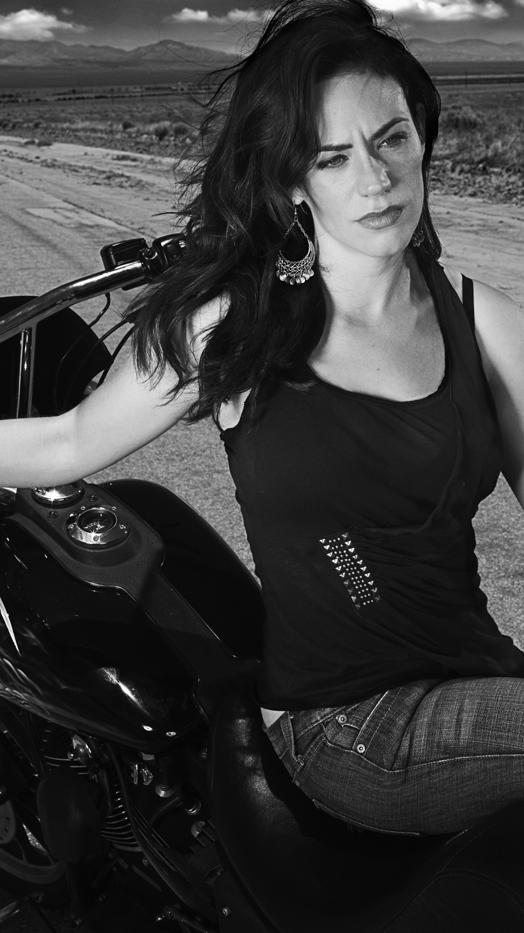 Maggie Siff, Tara Knowles, Sons of Anarchy, Moto, Bianco e nero, sfondo schermata Home