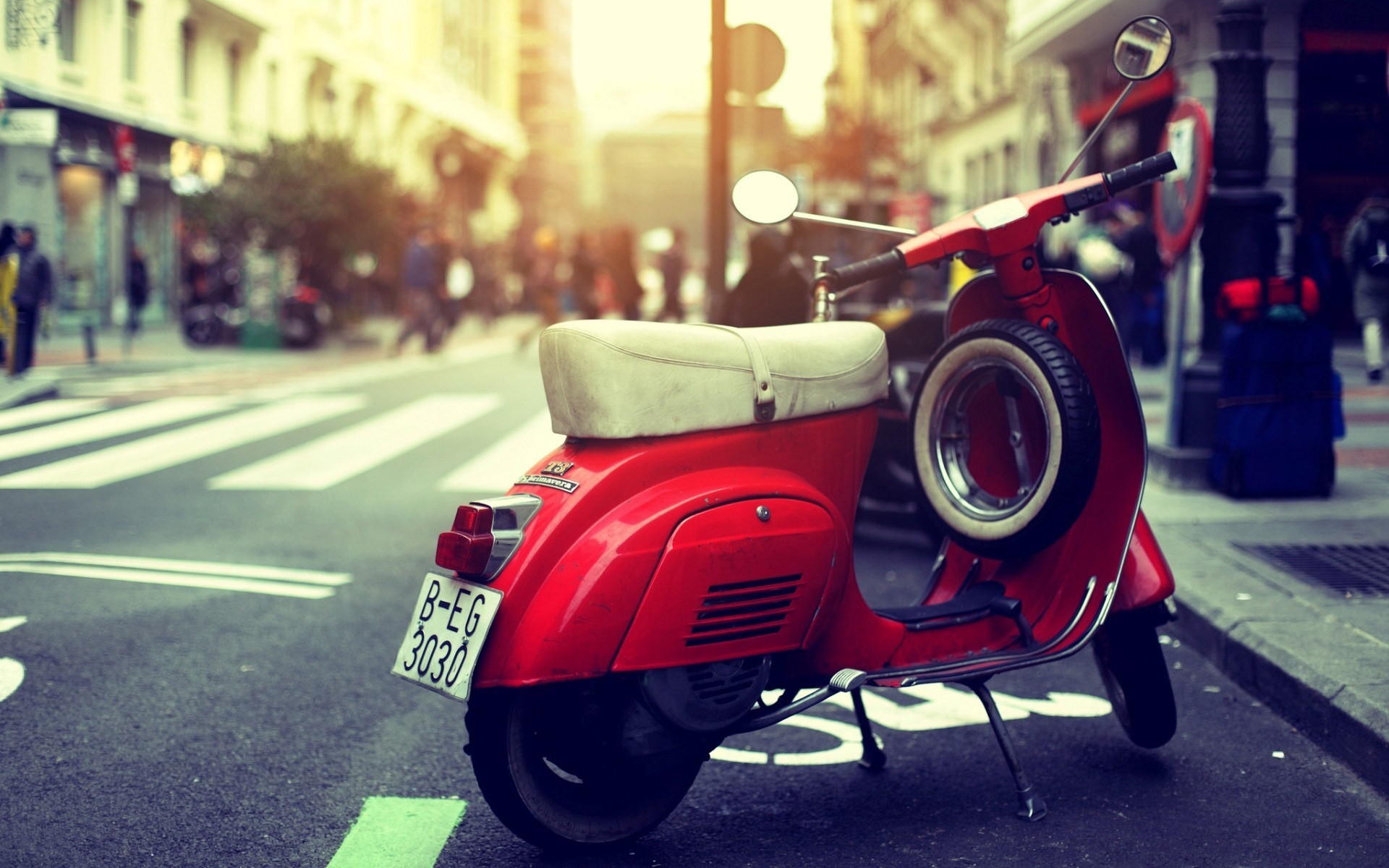 Vespa, Scooter rosso, Strada, Effetto vintage, 16:10 Full HD, sfondo widescreen