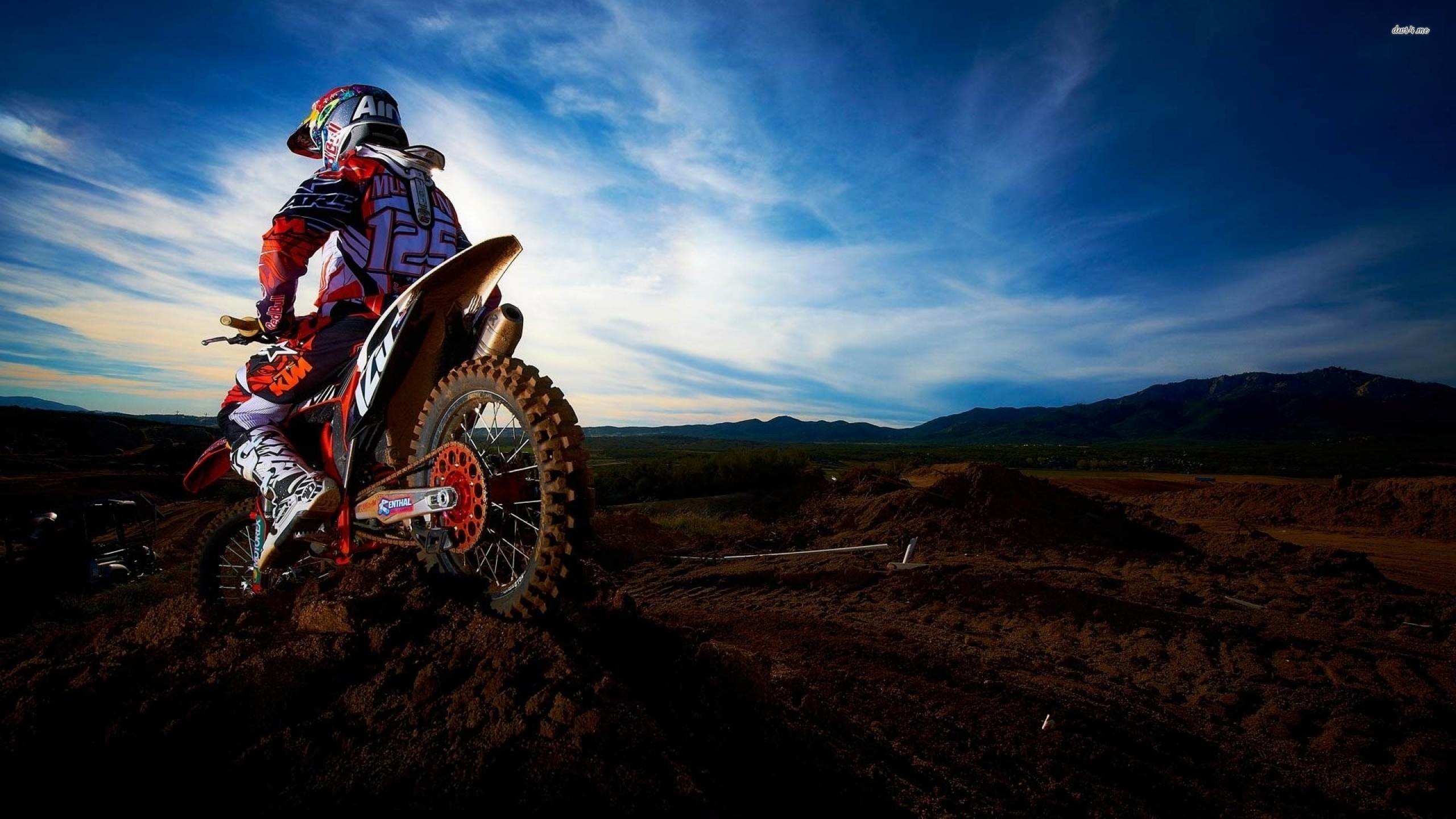 KTM, Motocross, Pilota, Tramonto, Cielo blu, 2K, sfondo Windows 11