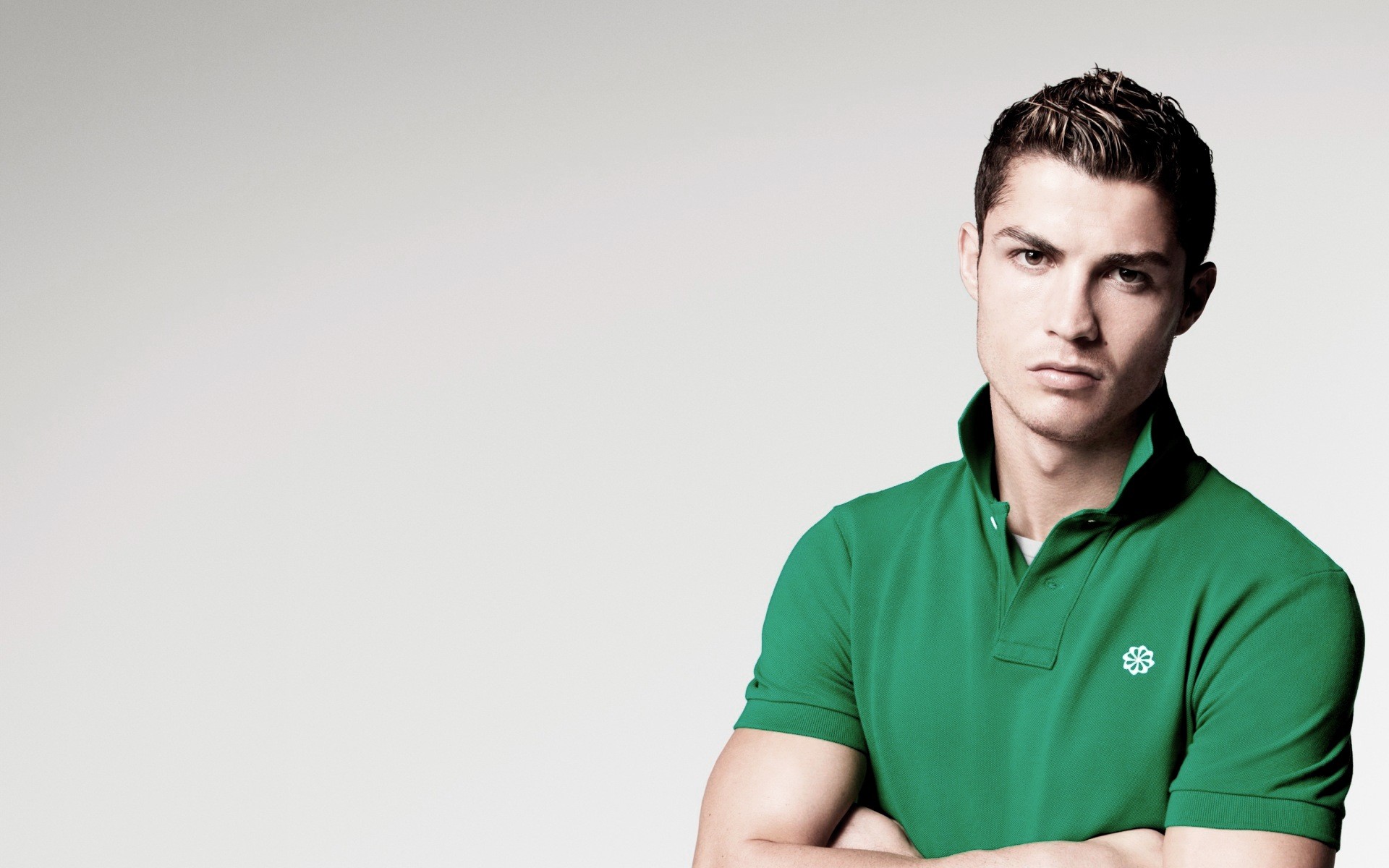 Cristiano Ronaldo, Polo verde, Ritratto, Sfondo grigio, Full HD, wallpaper per portatile