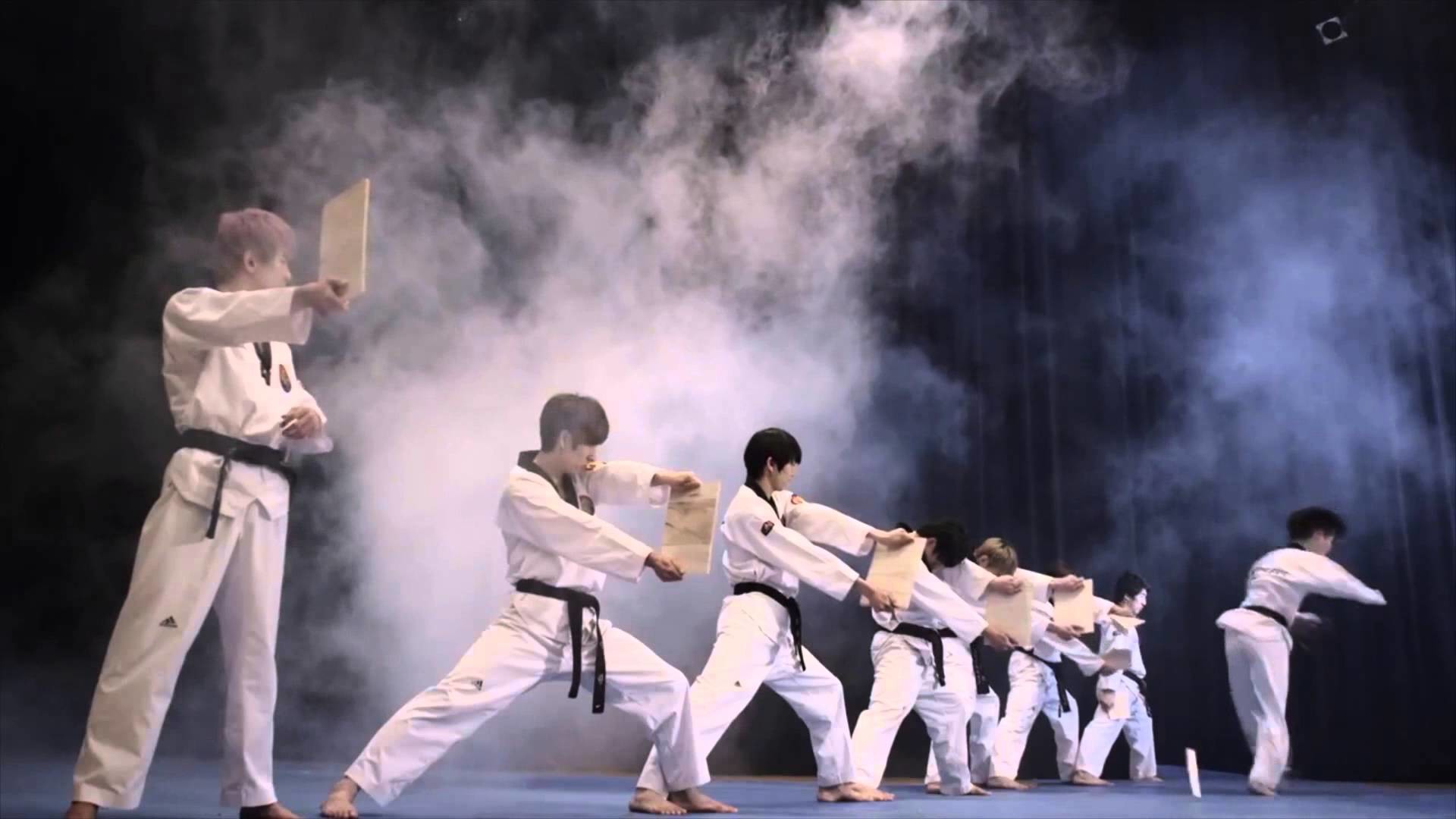Taekwondo, Rottura di tavolette, Esibizione, Dobok, 1920x1080, immagine di sfondo