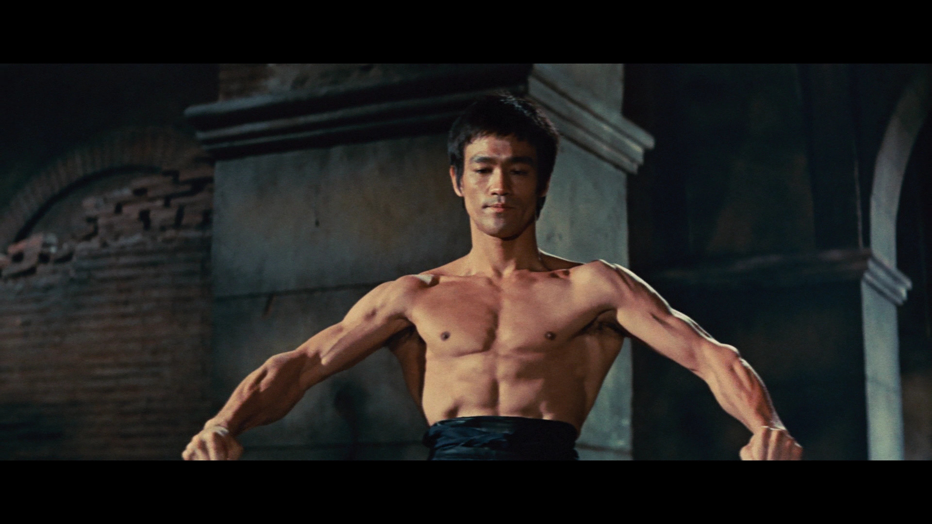 Bruce Lee, I tre dell'Operazione Drago, Muscoli, Scena di film, Full HD, sfondo Windows 11