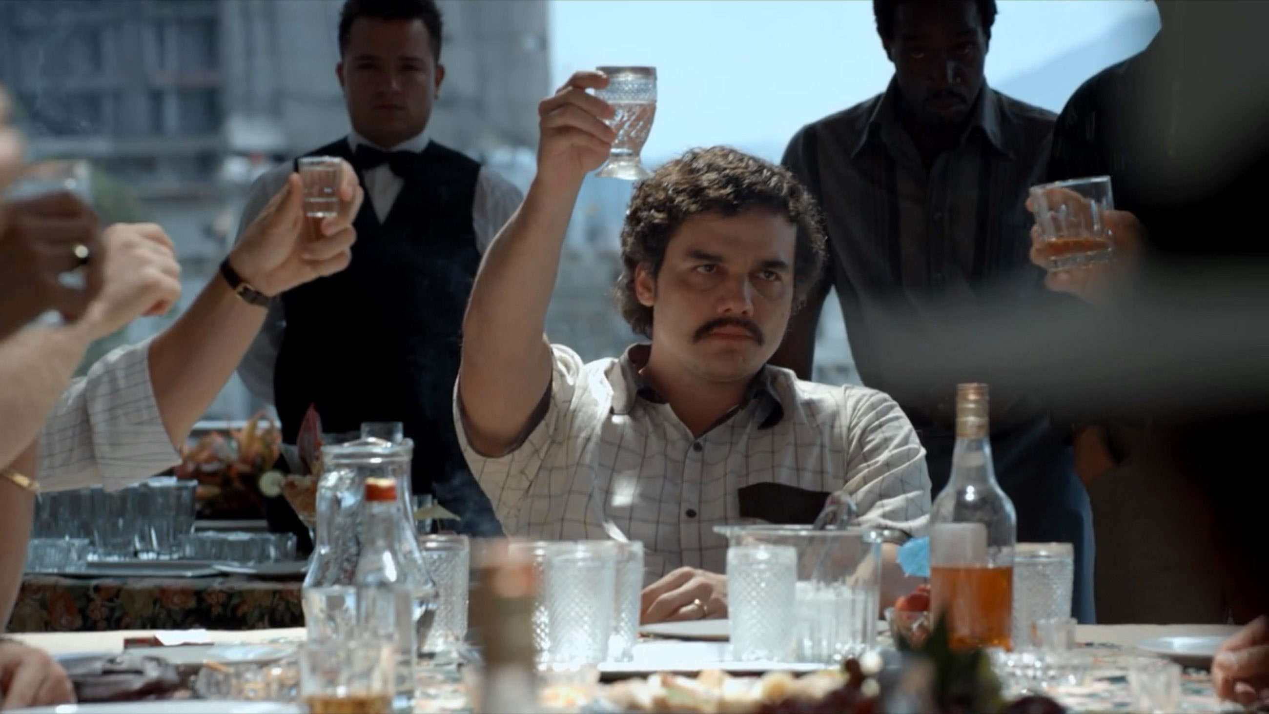 Pablo Escobar, Wagner Moura, Narcos, Brindisi, Tavola, 2K, sfondo per portatile