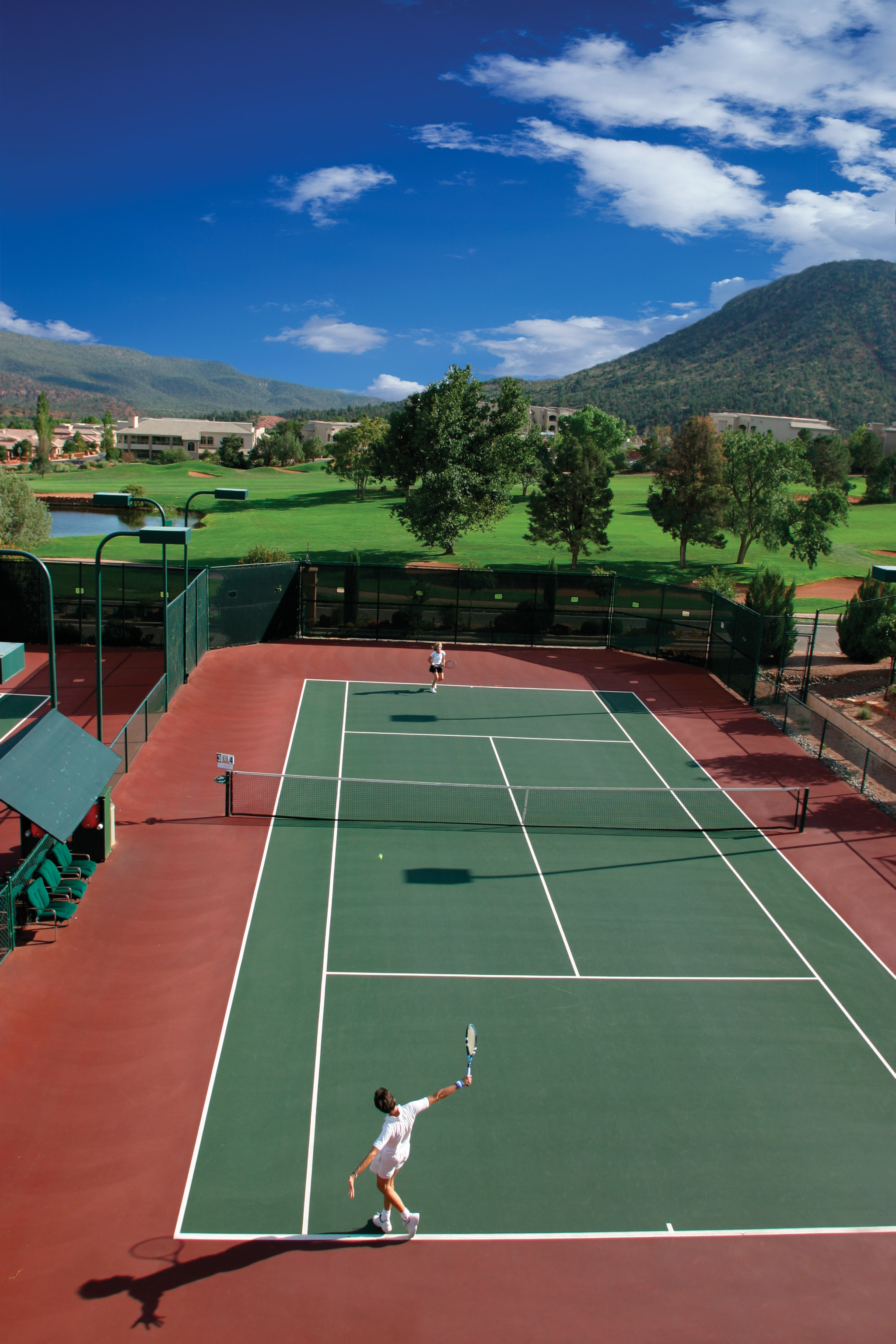 Campo da tennis, Veduta aerea, Montagne, Resort, QHD+, sfondo verticale per cellulare