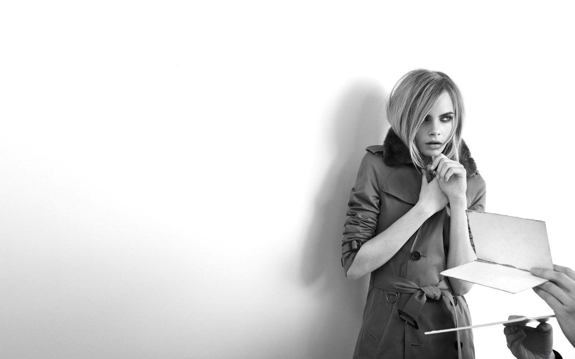 Cara Delevingne, Trench, Sfondo bianco, Moda, 16:10 Full HD, wallpaper widescreen