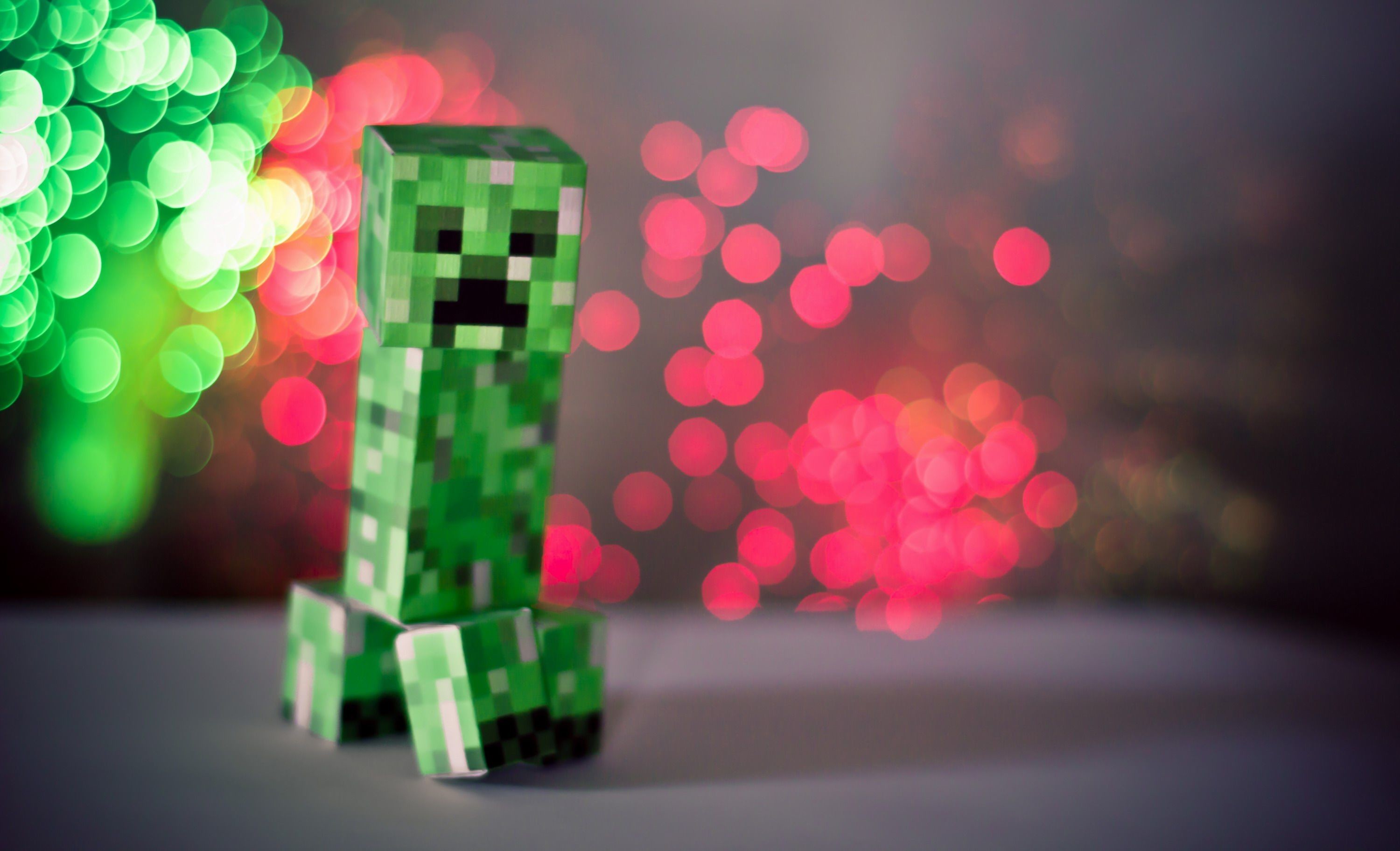 Creeper, Minecraft, Bokeh, Giocattolo, Primo piano, 2K, sfondo per PC e portatile