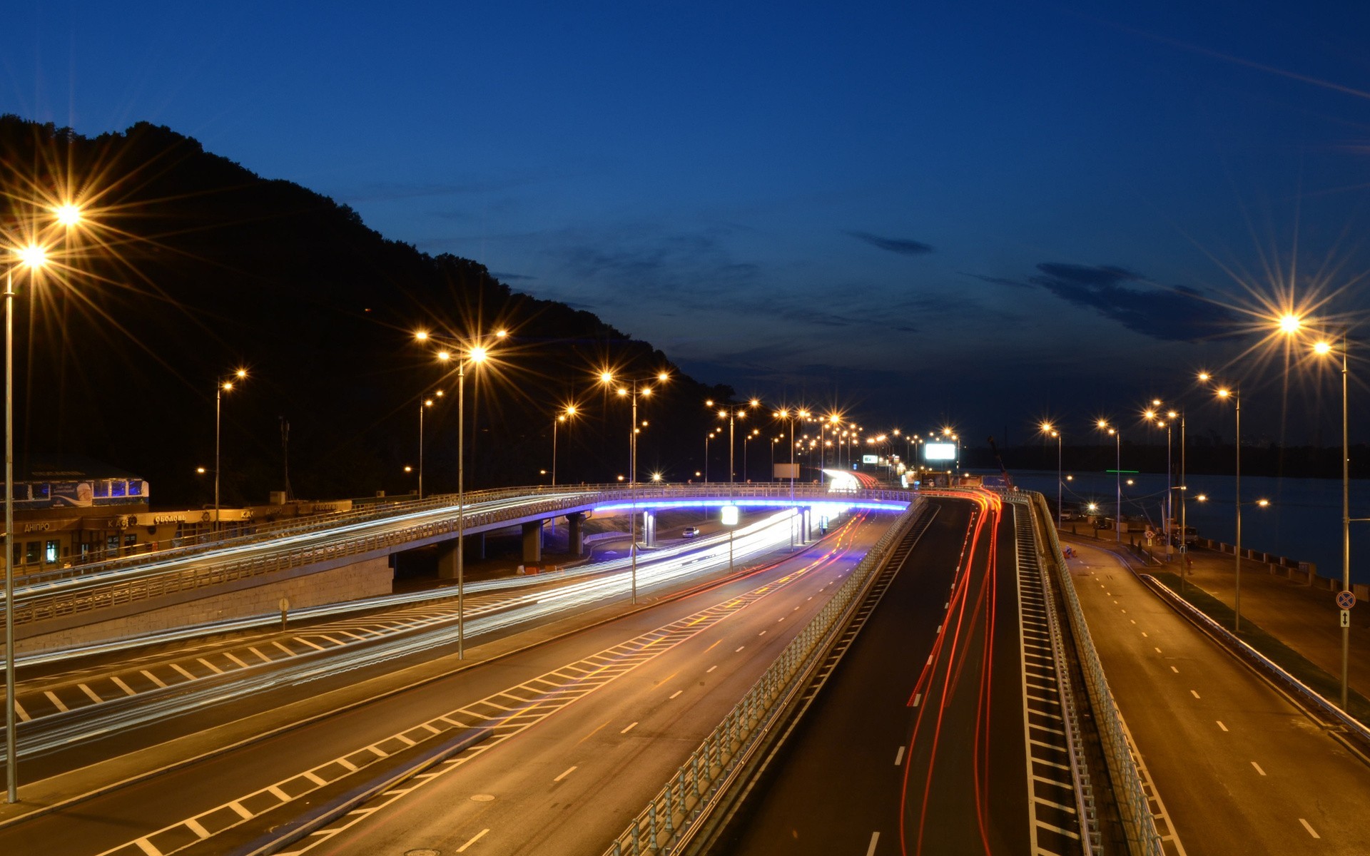 Autostrada, Scie luminose, Notte, Lampioni, 16:10 Full HD, wallpaper widescreen