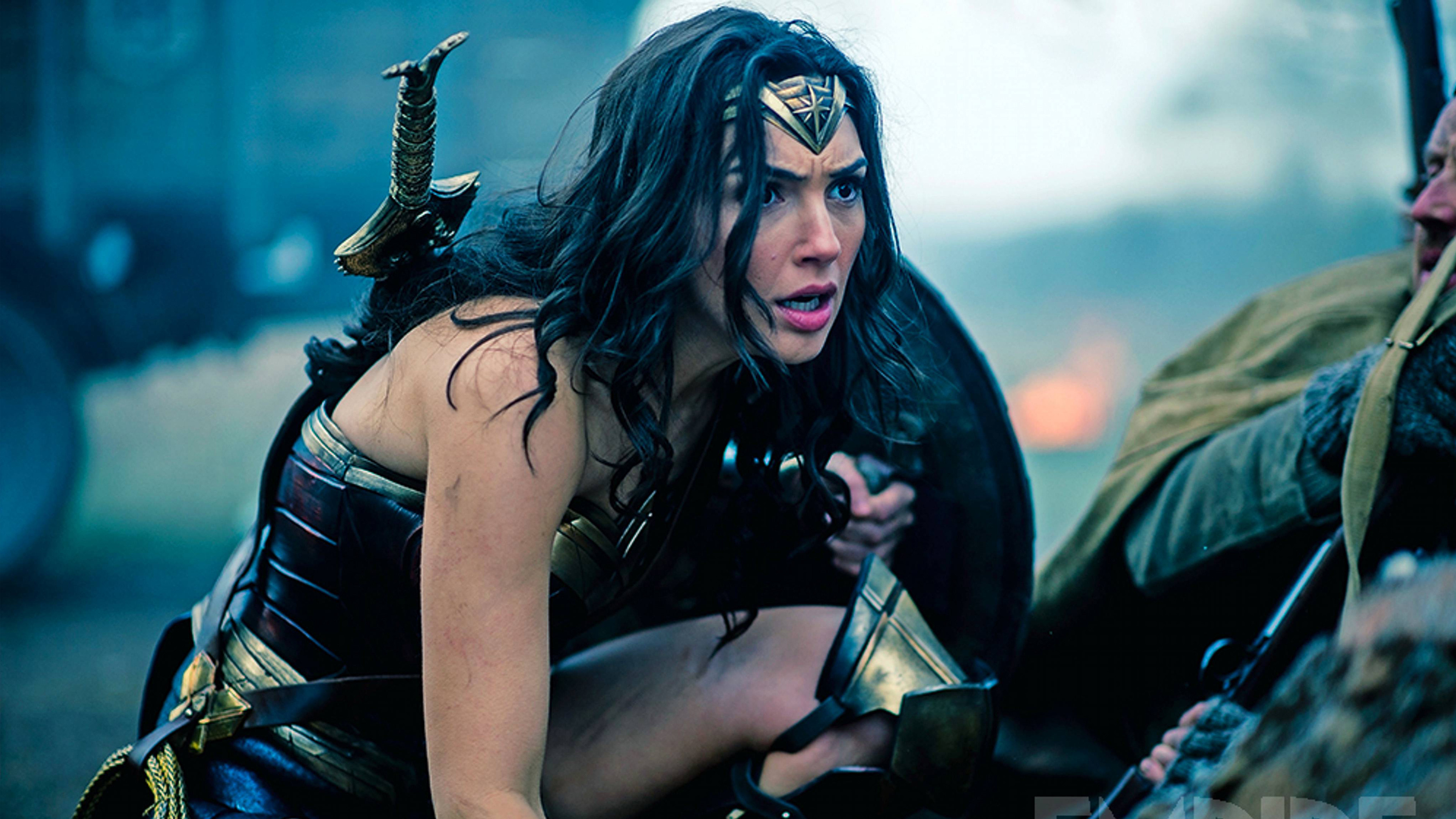 Gal Gadot, Wonder Woman, DC Comics, Battaglia, Scudo, 4K, sfondo per portatile