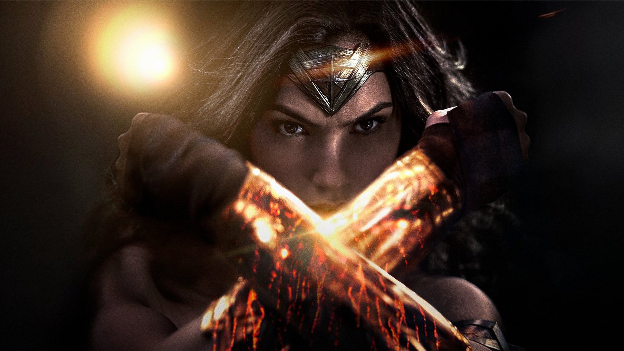Wonder Woman, Gal Gadot, Bracciali incrociati, Scintille, 2K, wallpaper per PC