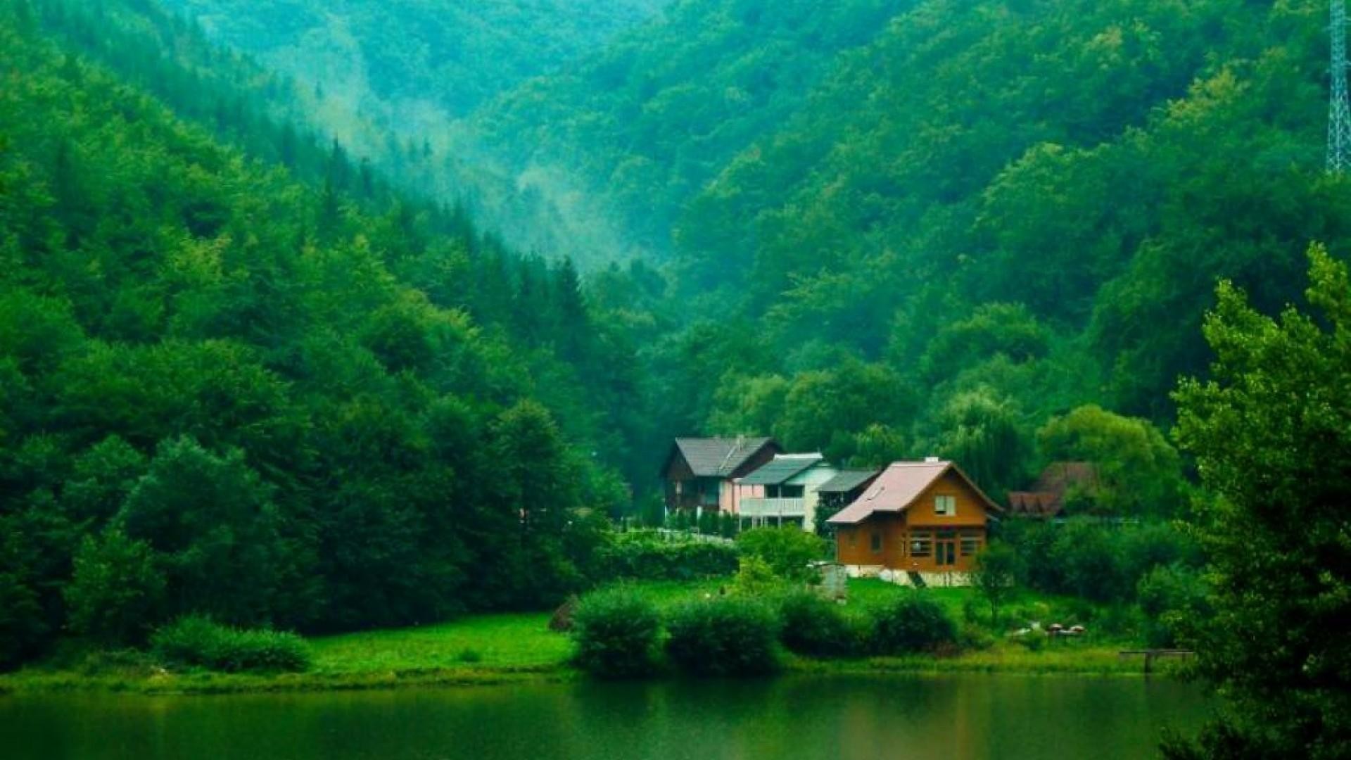 Casa, Lago, Foresta verde, Montagne, Nebbia, sfondo desktop