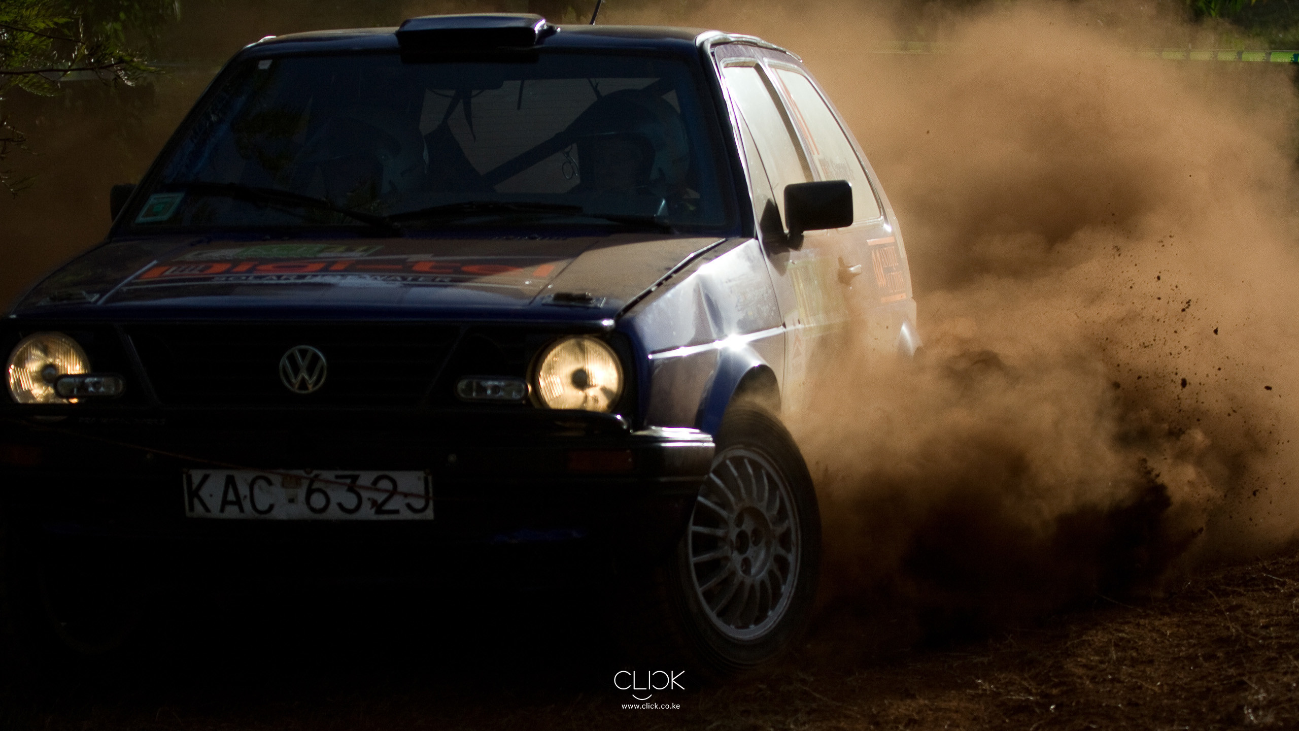 Volkswagen Golf II, Polvere, Rally, Fari accesi, 2560x1440, immagine di sfondo
