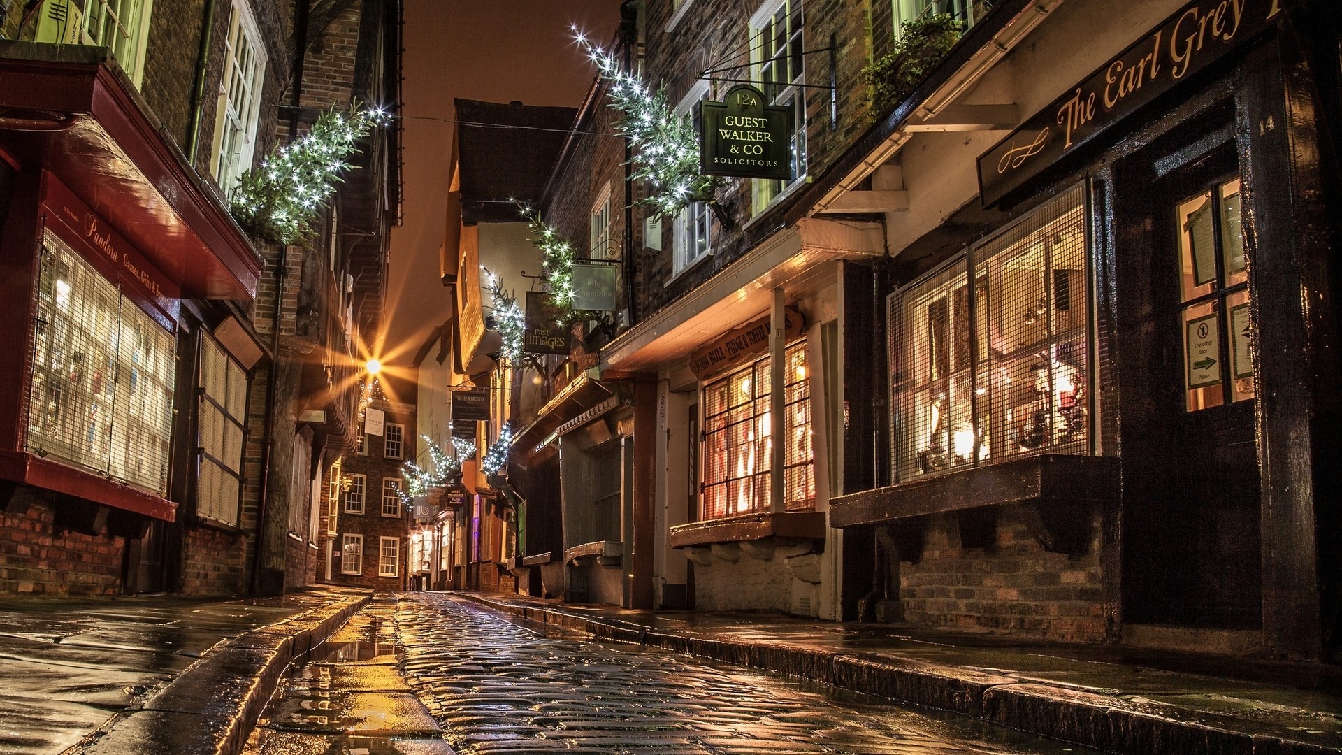 Strada acciottolata, Negozi, Natale, Notte, Full HD, wallpaper desktop