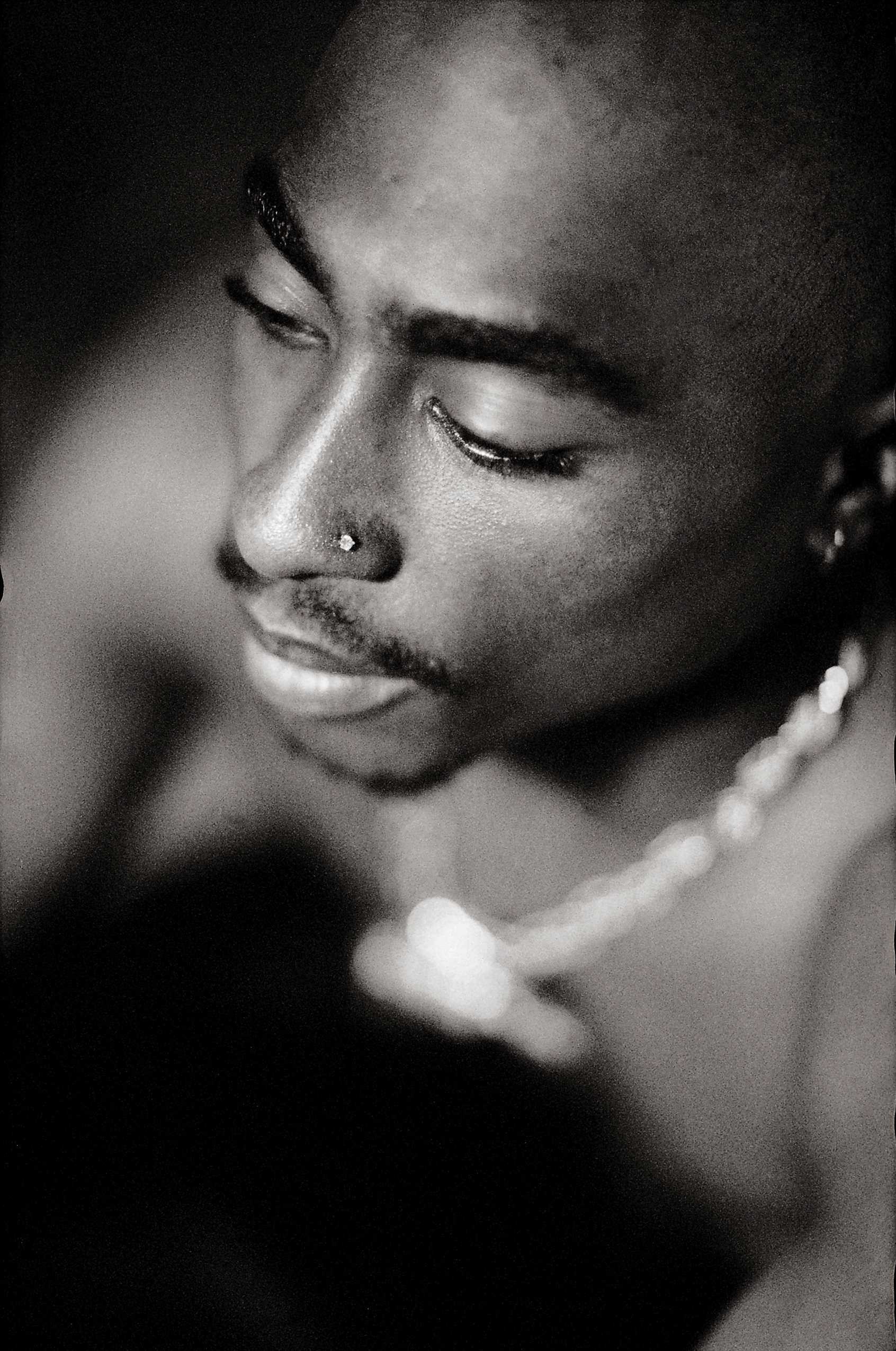 Tupac Shakur, Ritratto, Bianco e nero, QHD+, sfondo verticale per cellulare