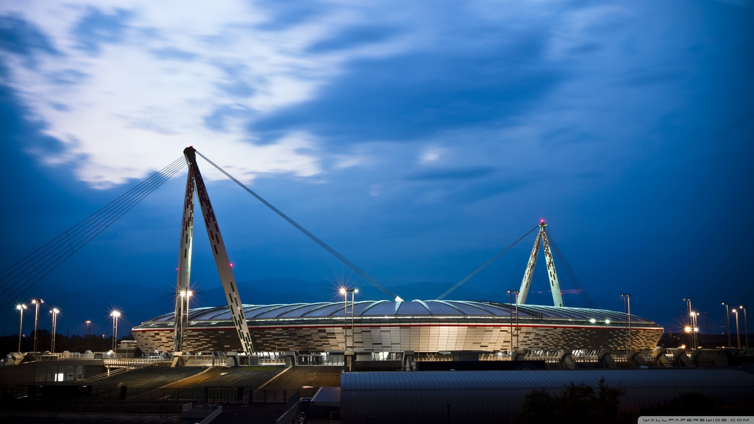 Juventus Stadium, Allianz Stadium, Juventus, Torino, Notte, 2K, sfondo Windows 11