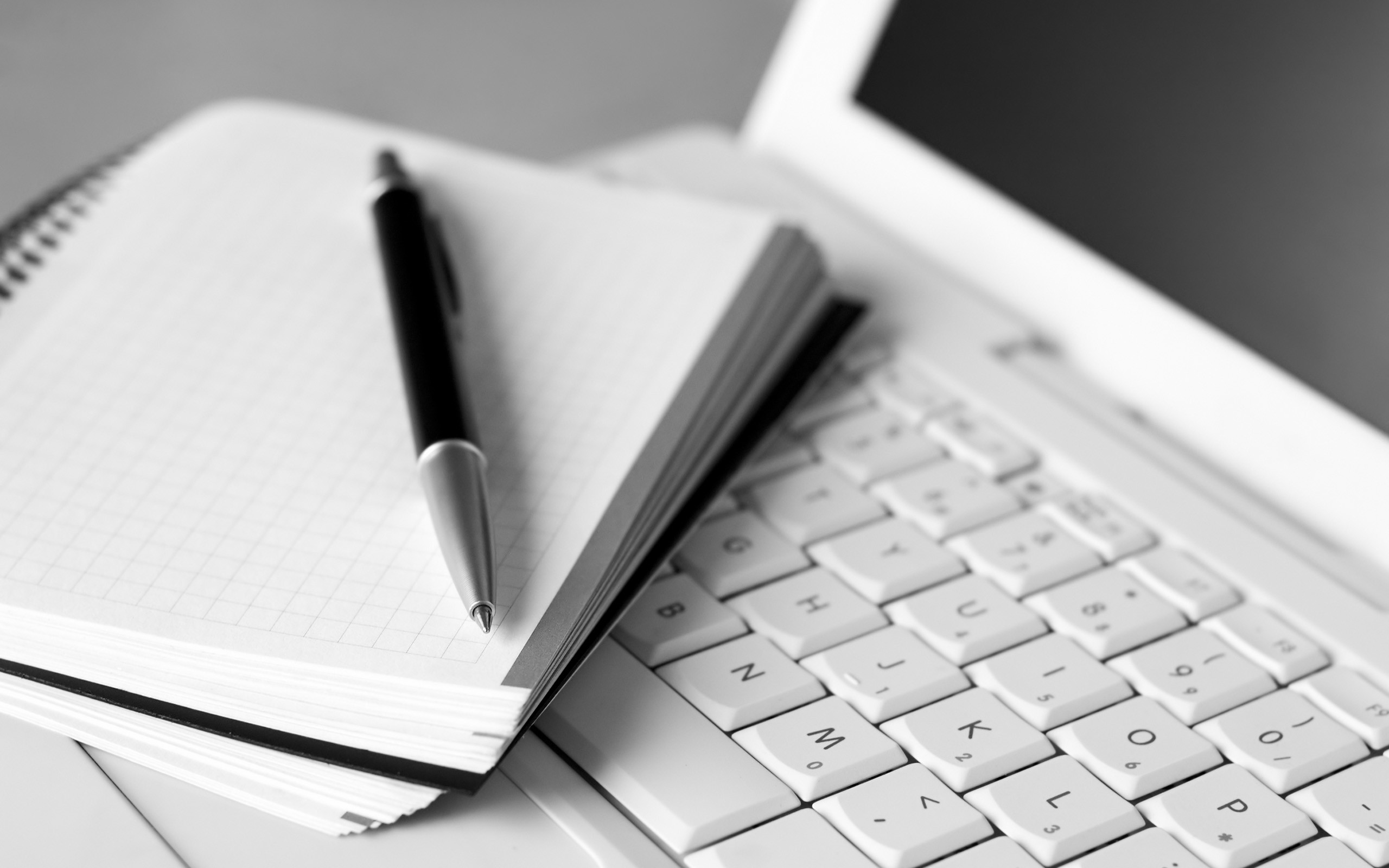 Laptop, Taccuino, Penna, Bianco, 2K, sfondo per il tuo computer