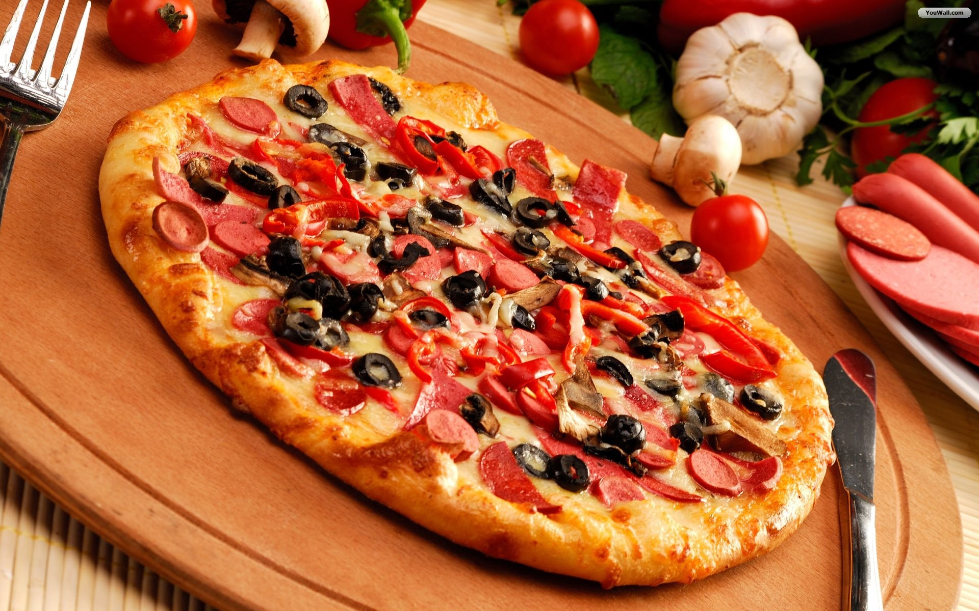 Pizza, Salsiccia, Olive nere, Tagliere, 16:10 Full HD, wallpaper widescreen