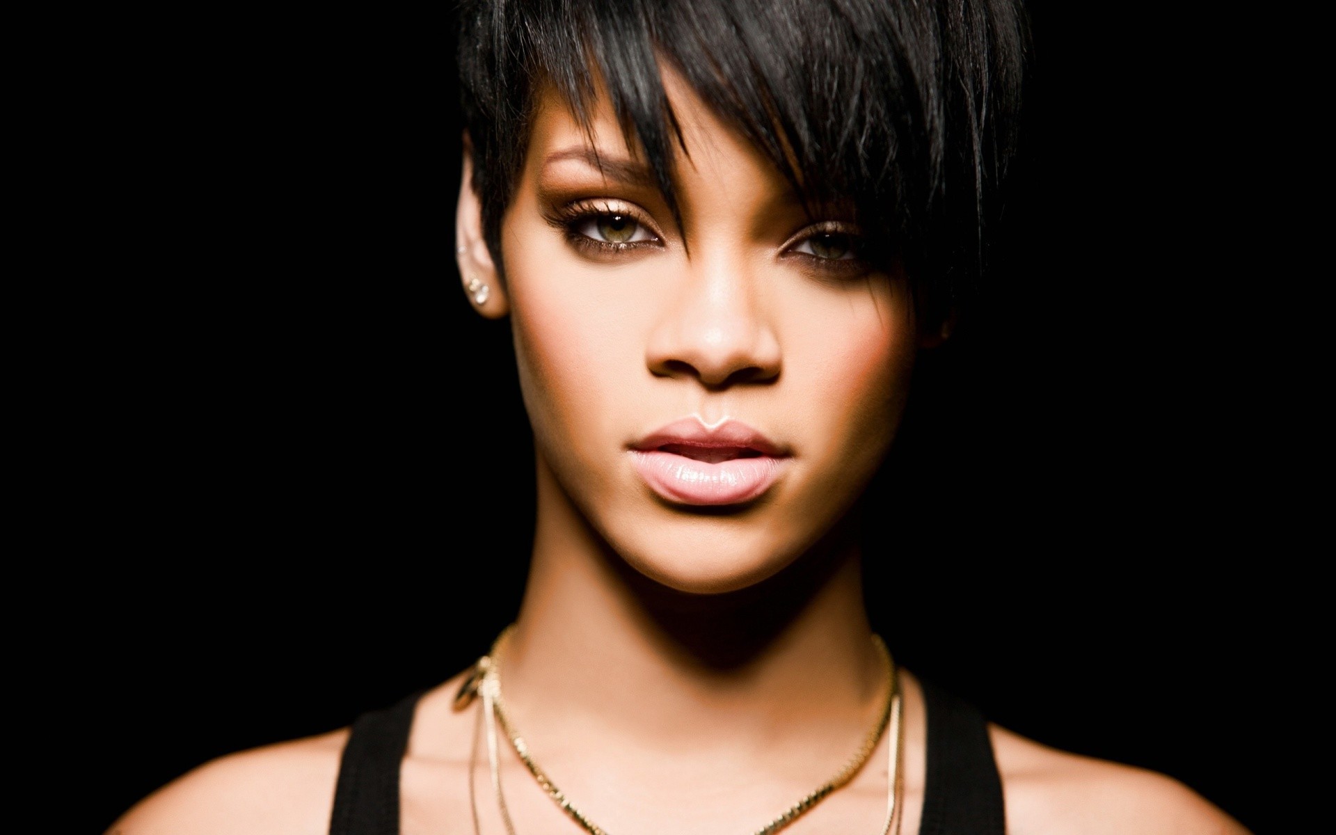 Rihanna, Capelli corti, Ritratto, Sfondo nero, Full HD, wallpaper per portatile