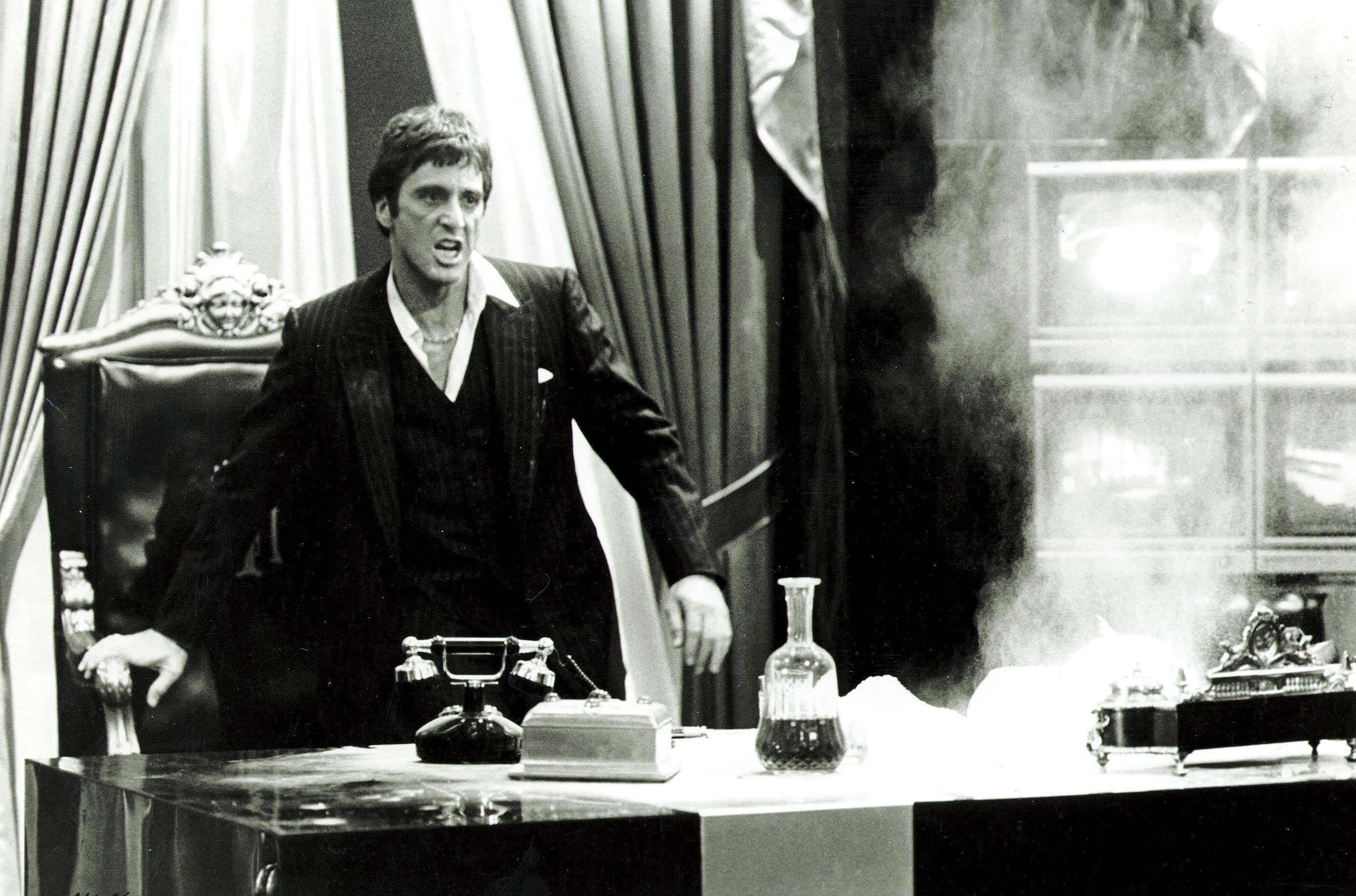 Tony Montana, Al Pacino, Scarface, Ufficio, Bianco e nero, 2K, wallpaper desktop