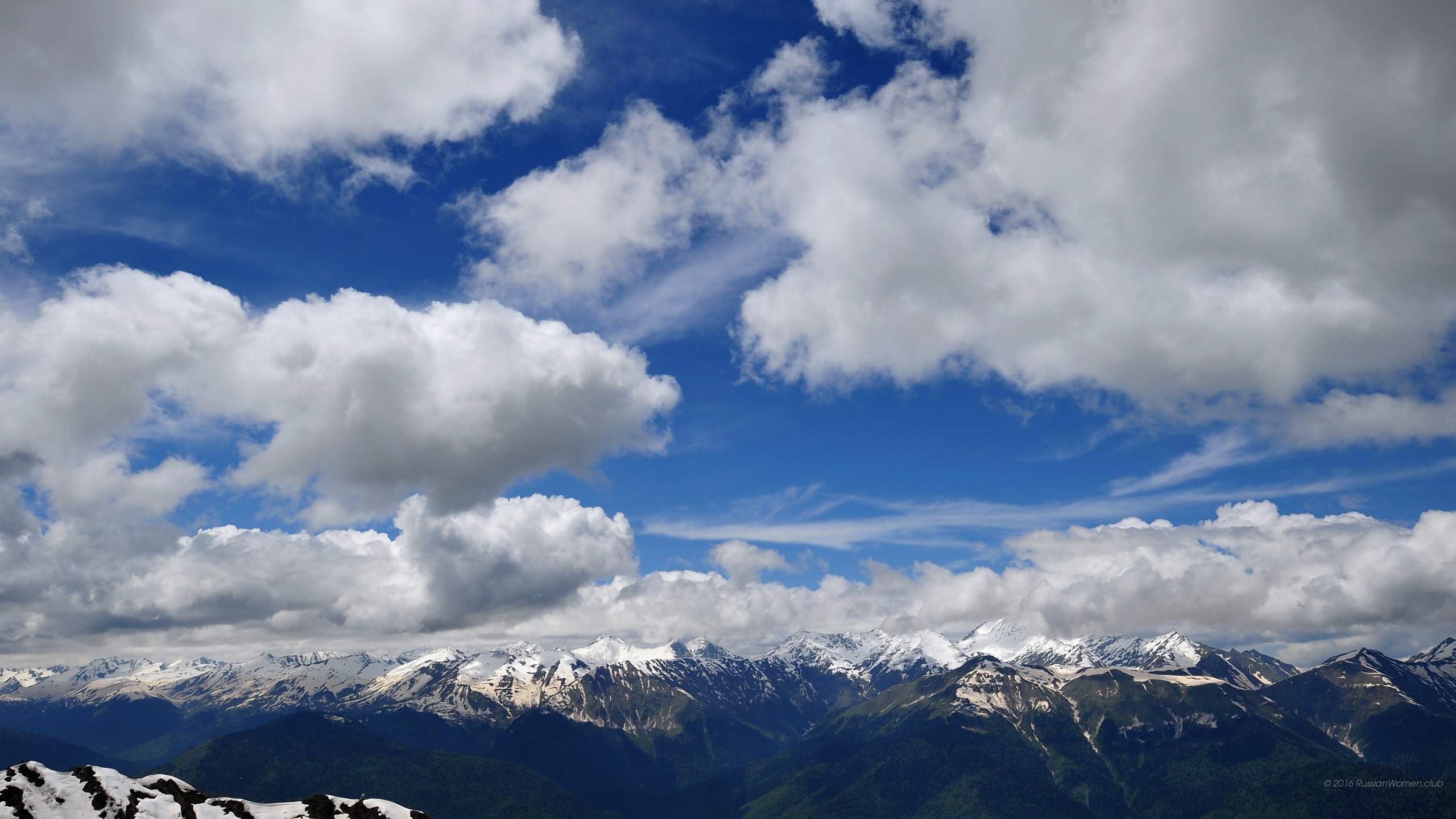 Montagne innevate, Nuvole, Cielo azzurro, sfondo desktop