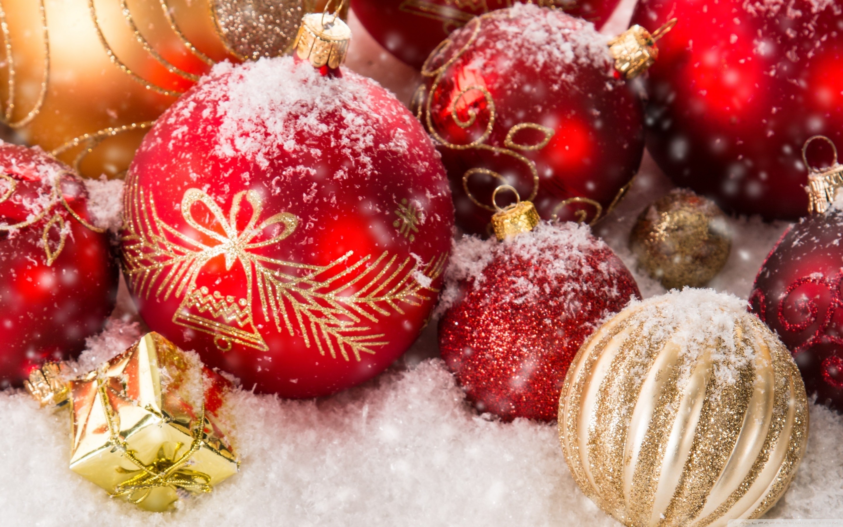 Palline di Natale, Neve, Regalo, Rosso, 2880x1800, immagine di sfondo
