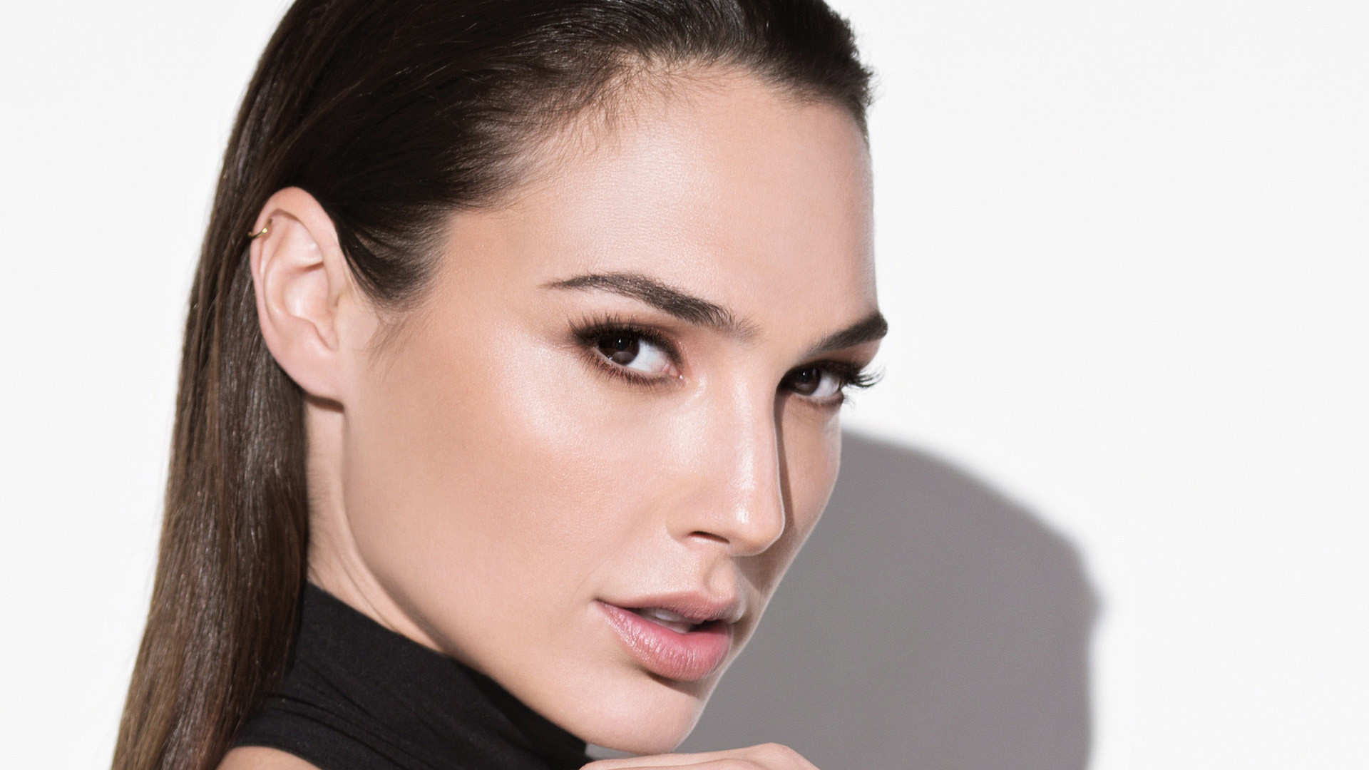 Gal Gadot, Ritratto, Sfondo bianco, Primo piano, 16:9 Full HD, wallpaper widescreen