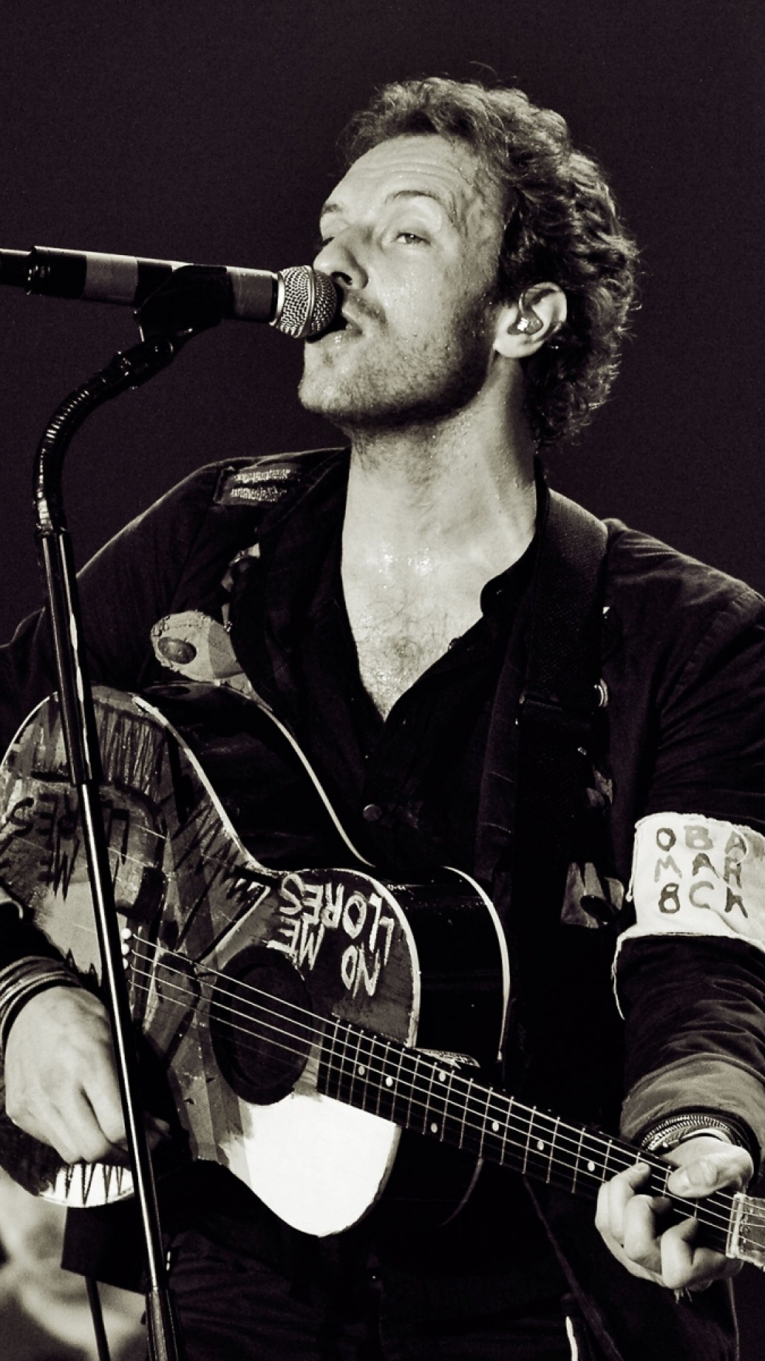 Chris Martin, Coldplay, Chitarra, Microfono, Bianco e nero, wallpaper per iPhone e Android