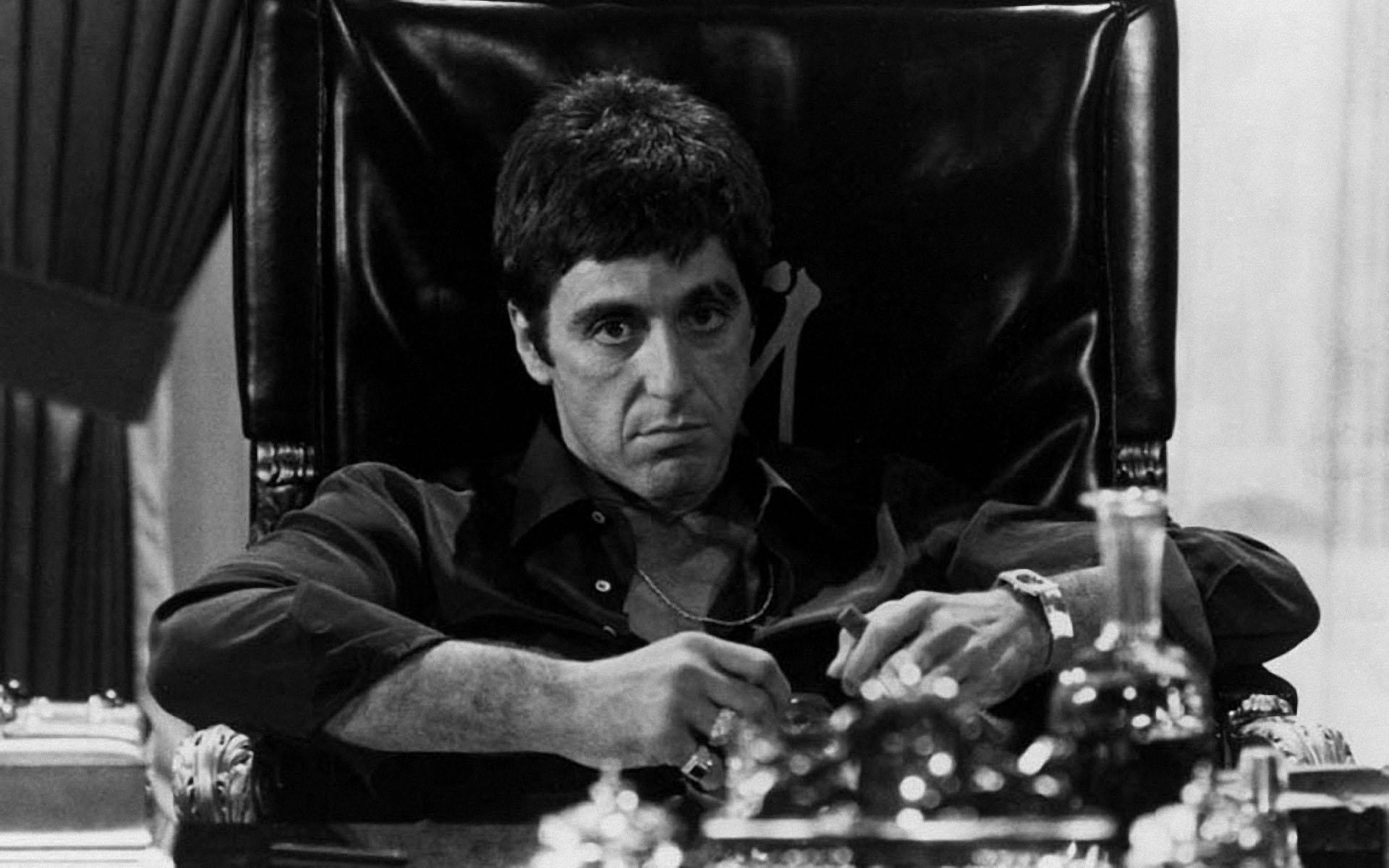 Tony Montana, Al Pacino, Scarface, Bianco e nero, Scrivania, 16:10 Full HD, sfondo widescreen