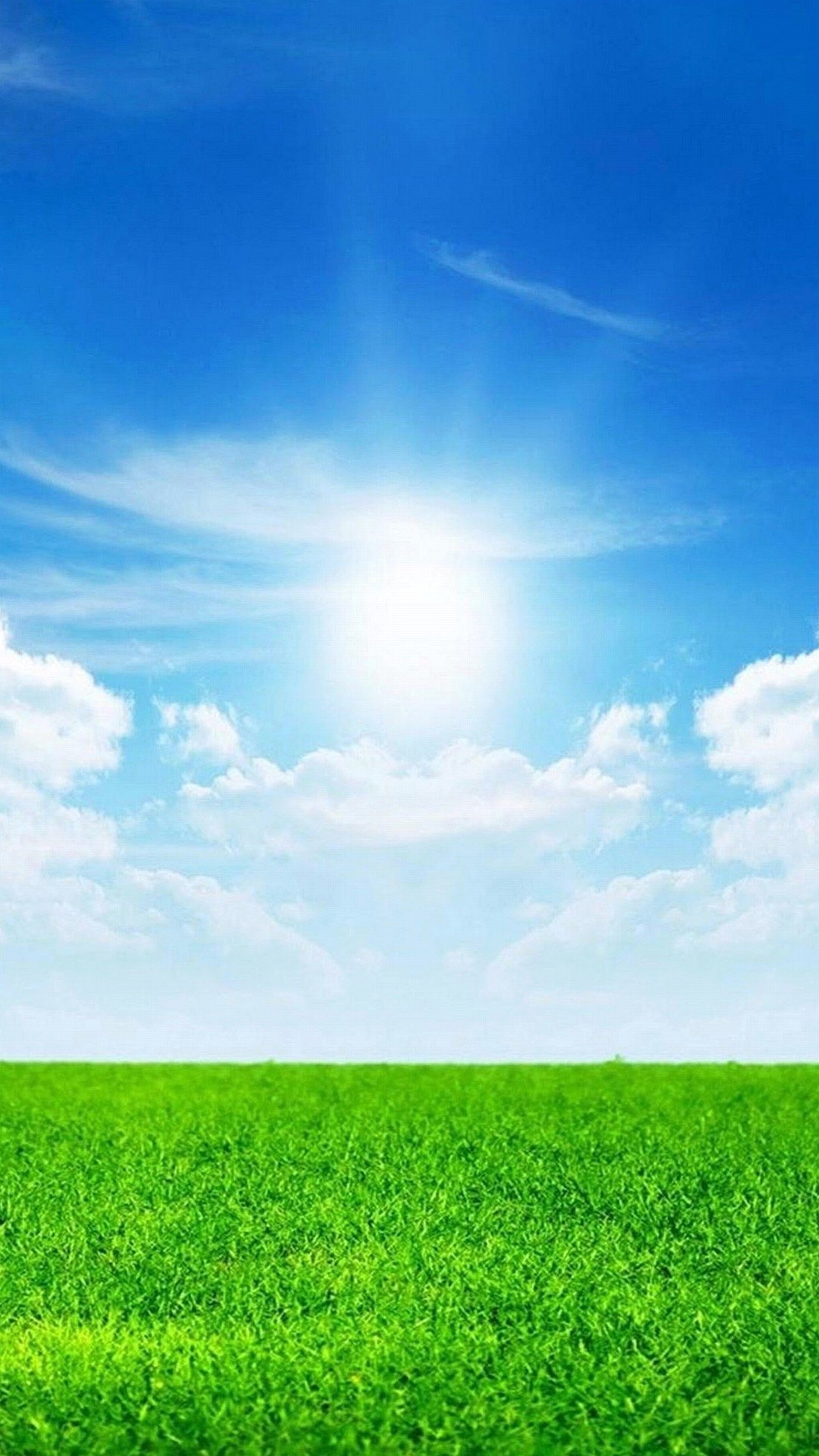 Prato verde, Sole, Cielo azzurro, Nuvole, sfondo per iPhone e Android